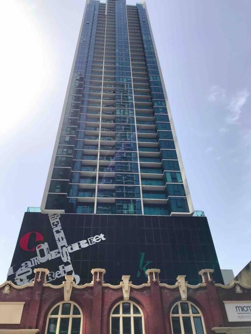 Stylish CBD Near Southern Cross with Balcony/POOL/GYM