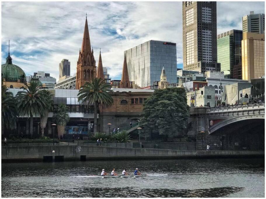 Stylish CBD Near Southern Cross with Balcony/POOL/GYM