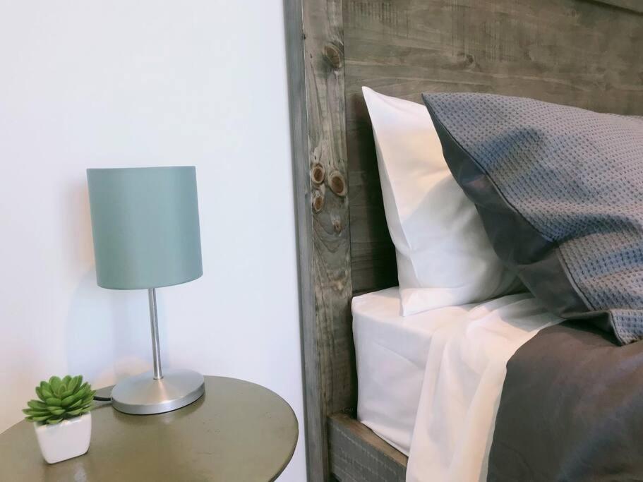 Stylish CBD Near Southern Cross with Balcony/POOL/GYM