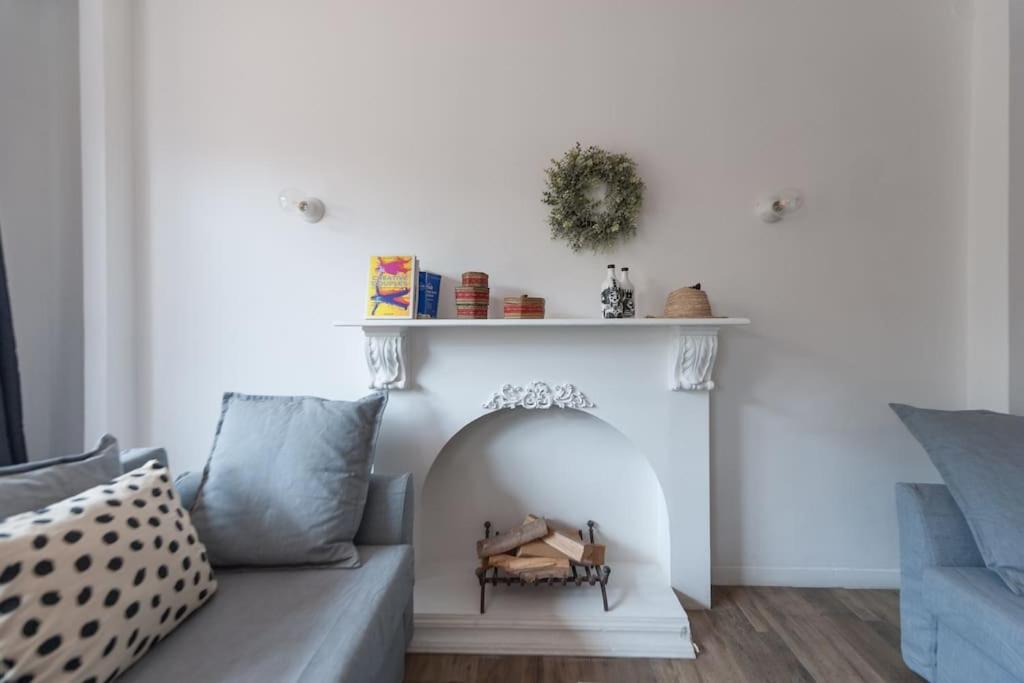 Modern, contemporary flat-15 minutes to Venice view 3