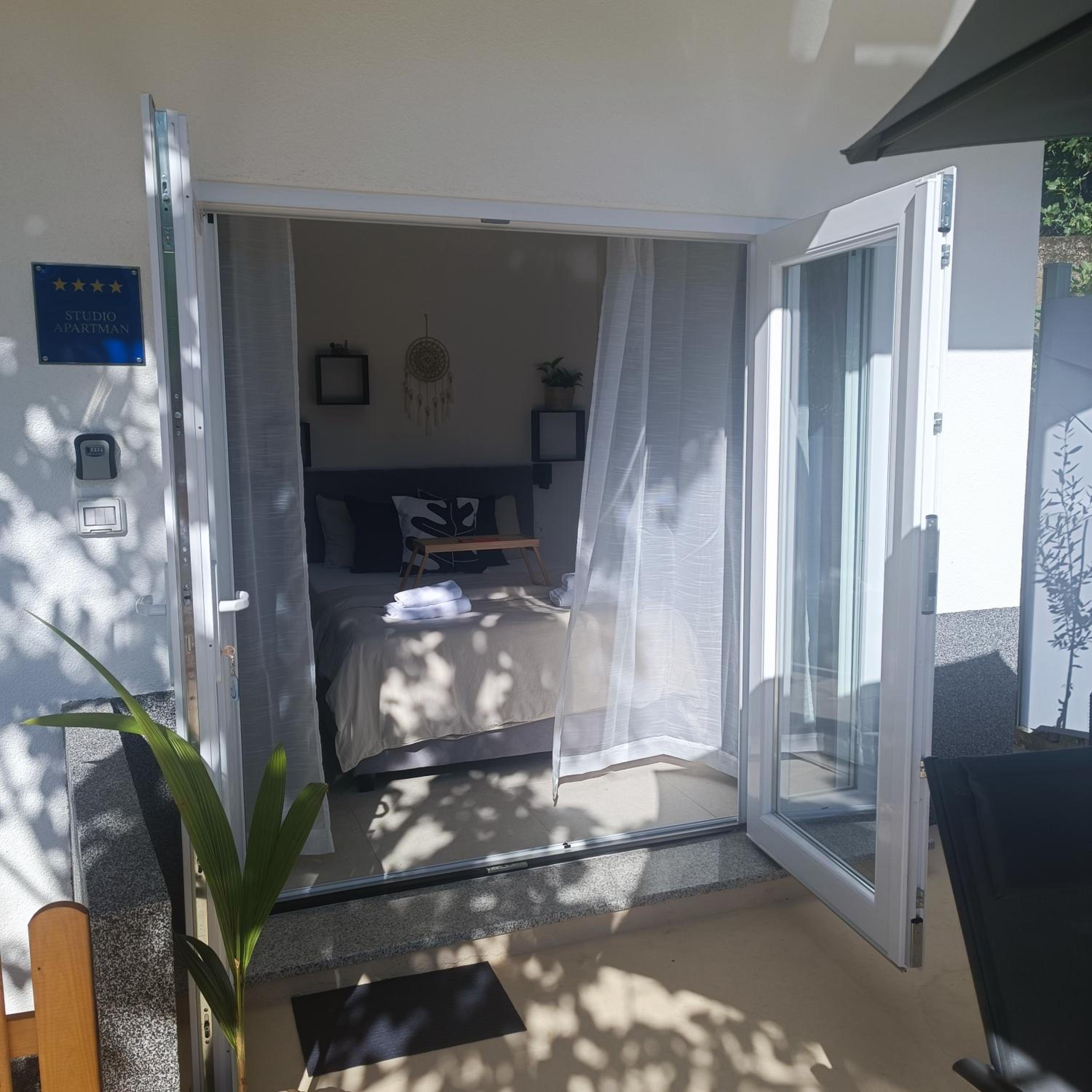 Cozy Studio Apartment with Terrace + Free Parking view 5