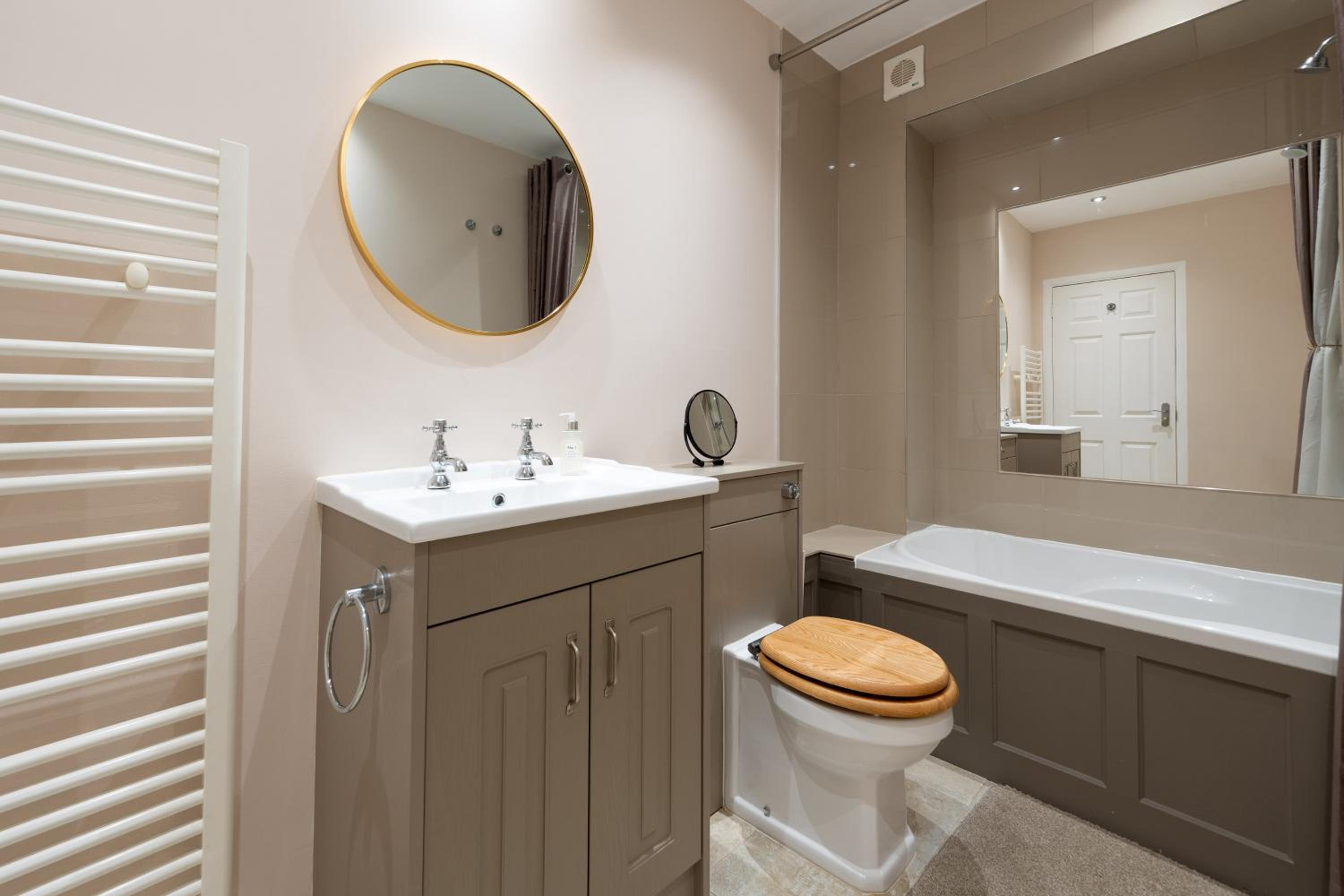 Tranquil 3BD Haven by the Sea in Littlehampton view 3