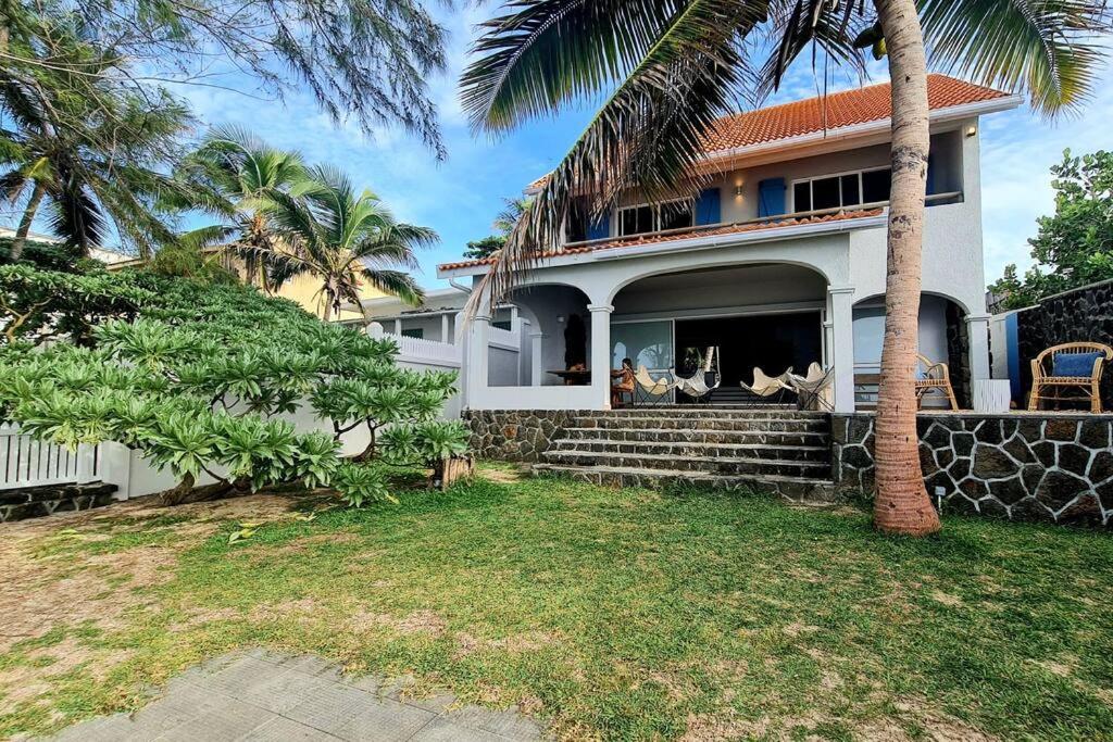 Bastide Sur Mer 4 Bedroom Beachfront Villa by LOV Mauritius