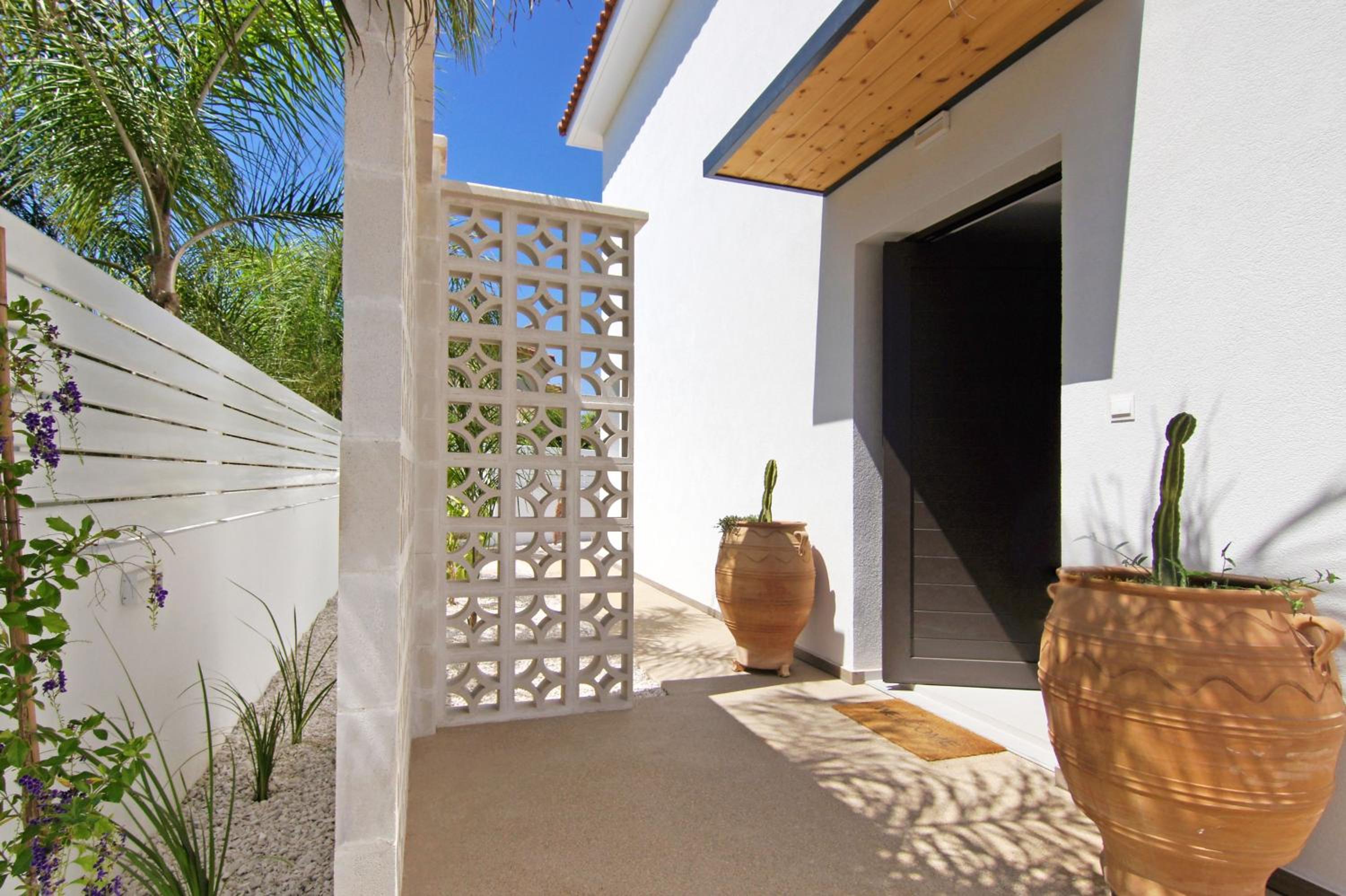 Votsalo Villa - 30m from Med Sea