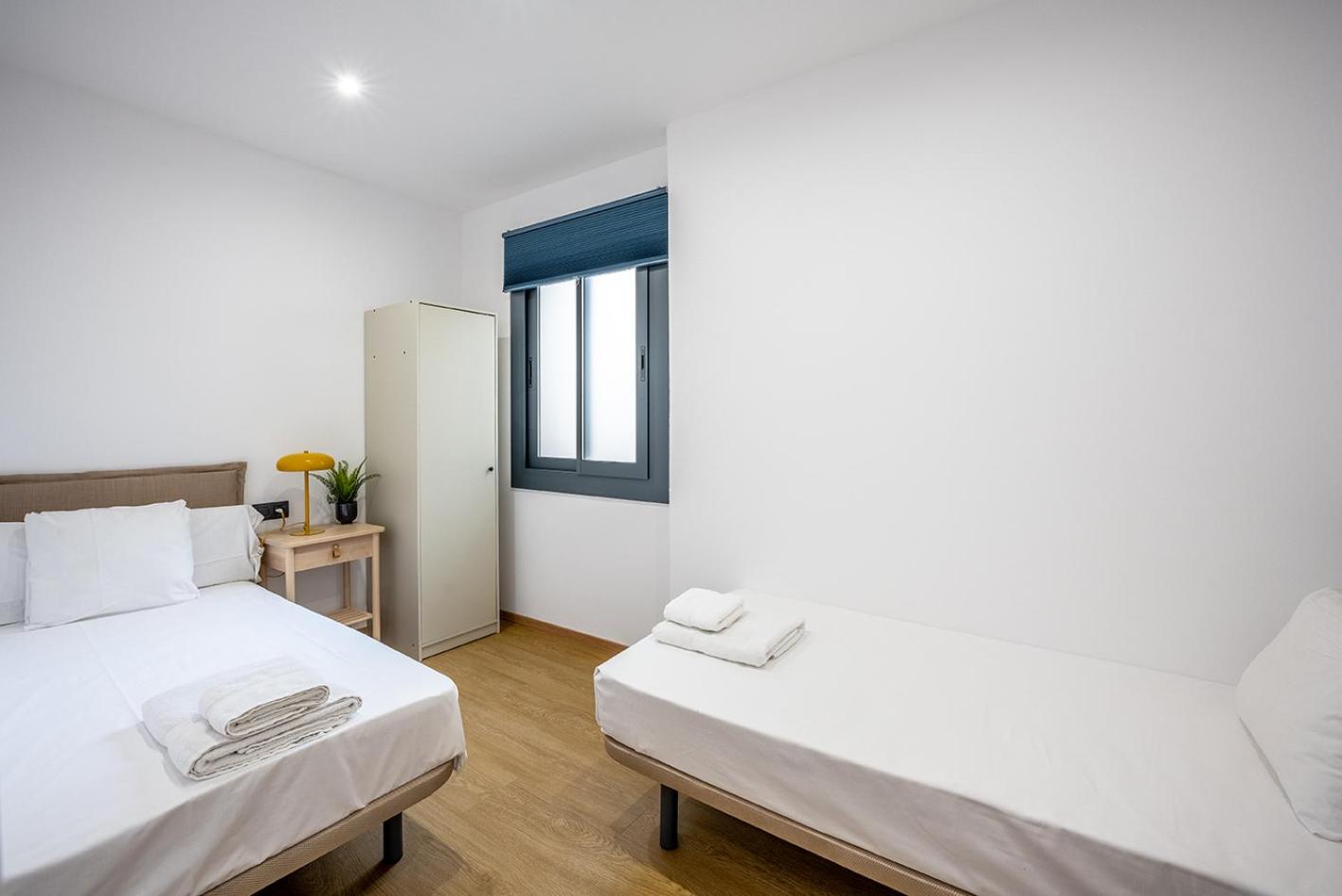 The White Flats Les Corts