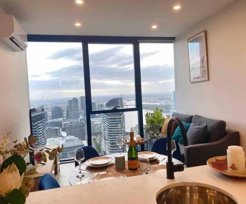 41st Floor! Premier 2B2B SkyStay@Southern Cross
