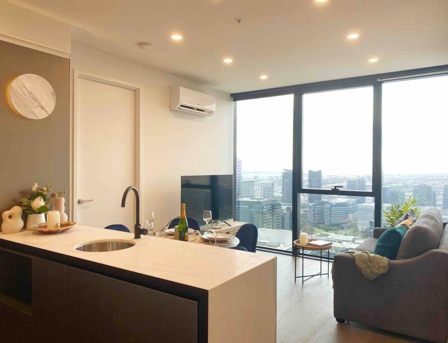 41st Floor! Premier 2B2B SkyStay@Southern Cross