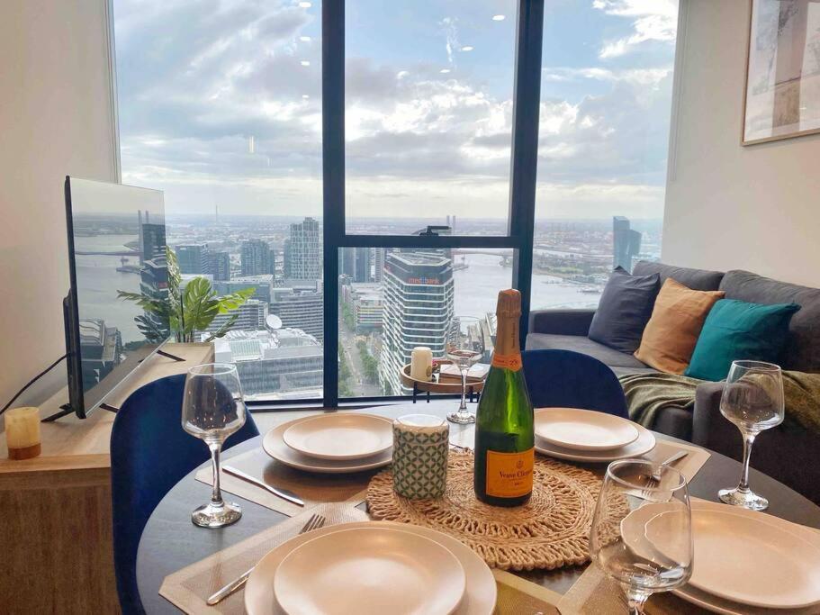 41st Floor! Premier 2B2B SkyStay@Southern Cross