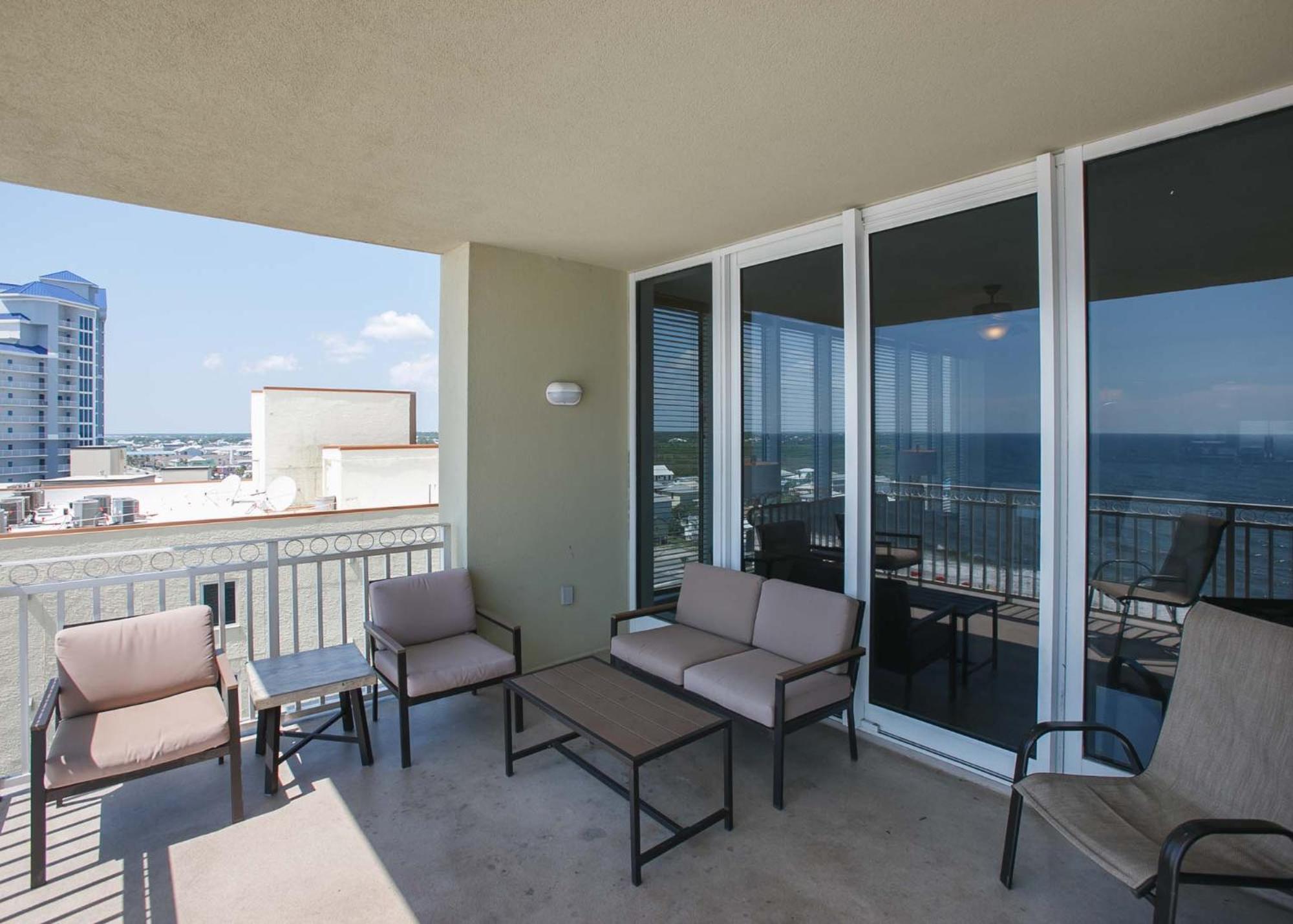 Colonnades 903