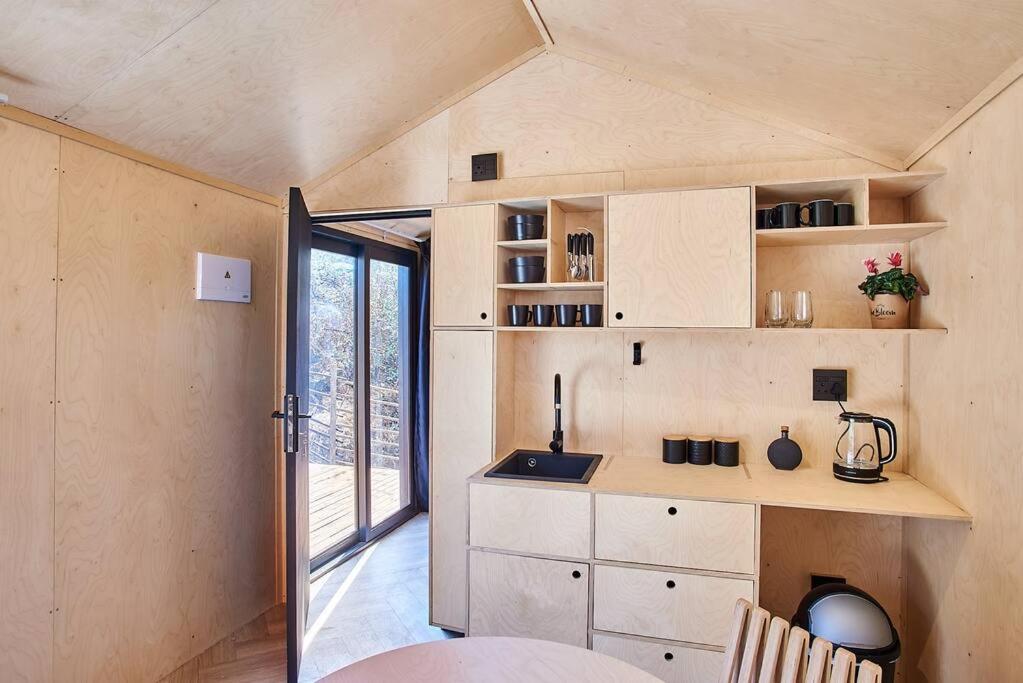 Clarens 'Gazza' Pod view 3