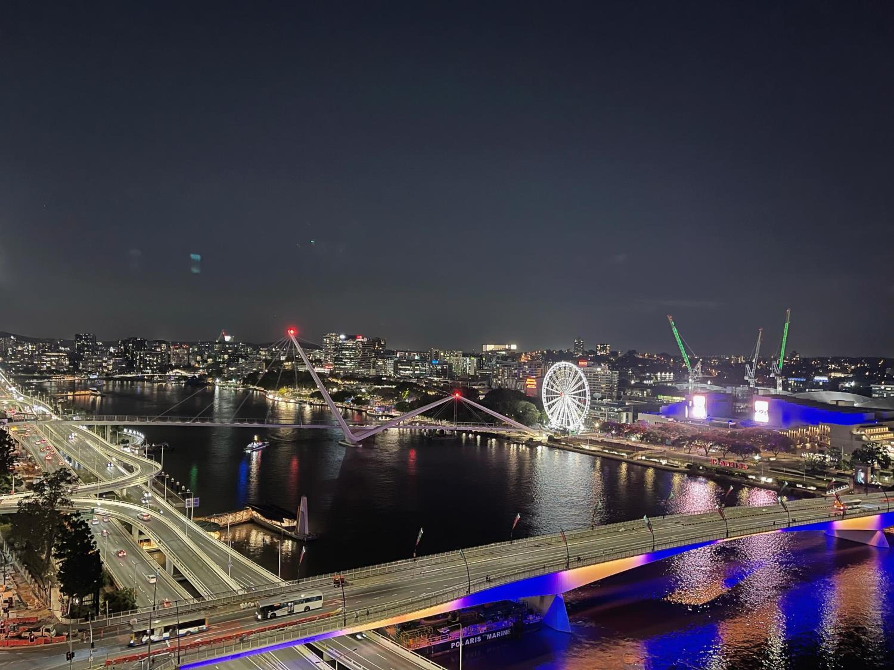 Eyes on the Fireworks Lux Riverfront 2KingBed Apt