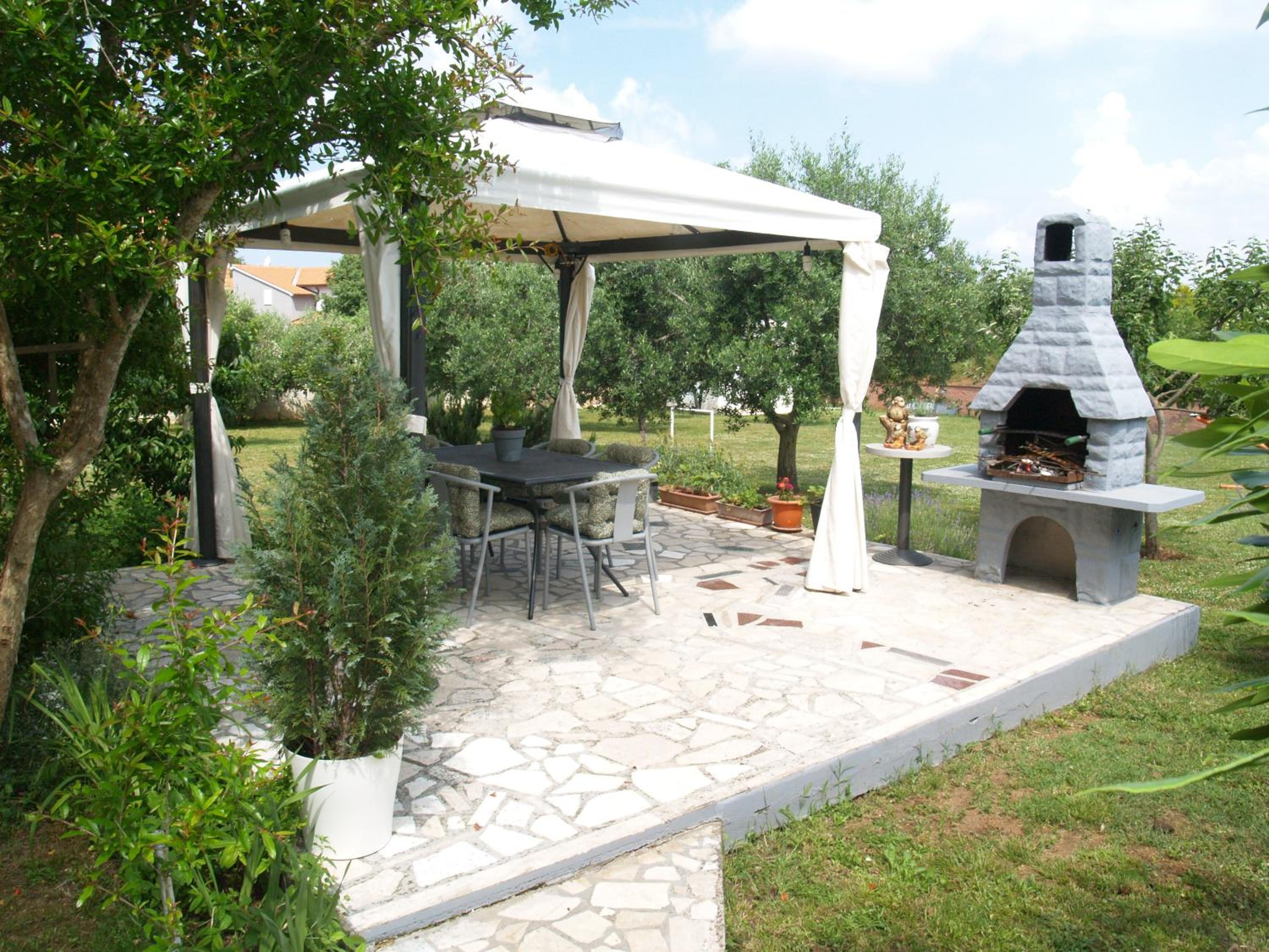 Apartment Karolina - green oasis with free parking