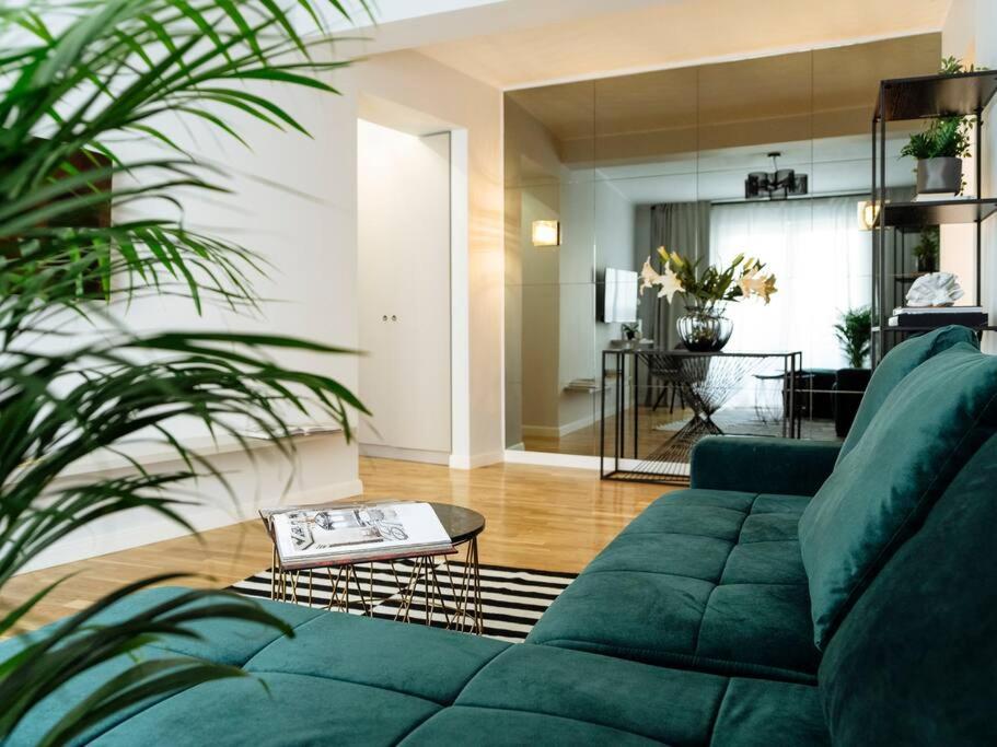 Sunny Large Flat - Top Location - Charming Balcony view 3