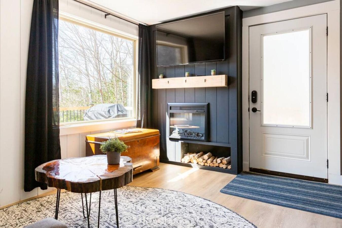 The Old Kettle Cabin with Hot Tub