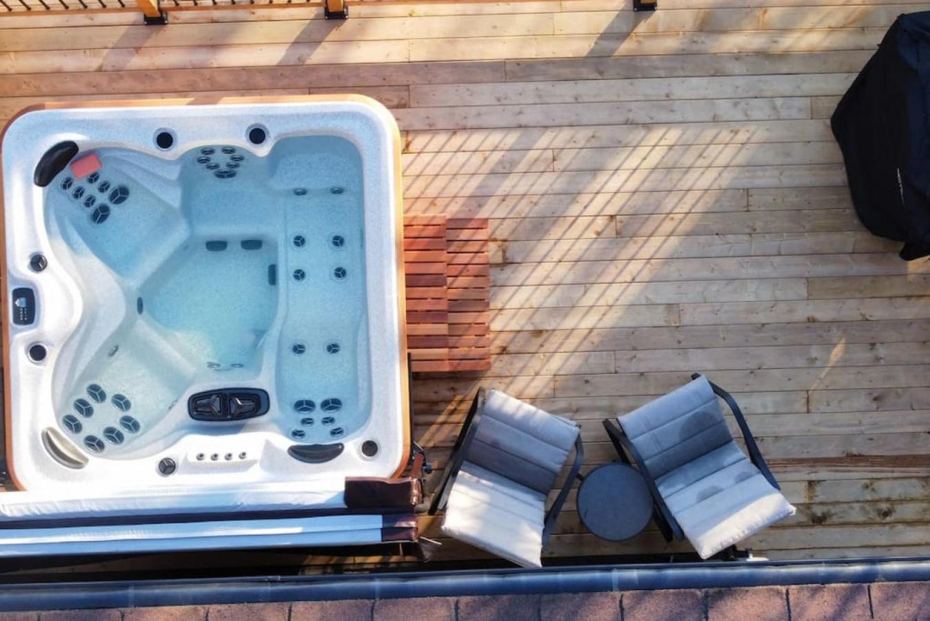 The Old Kettle Cabin with Hot Tub