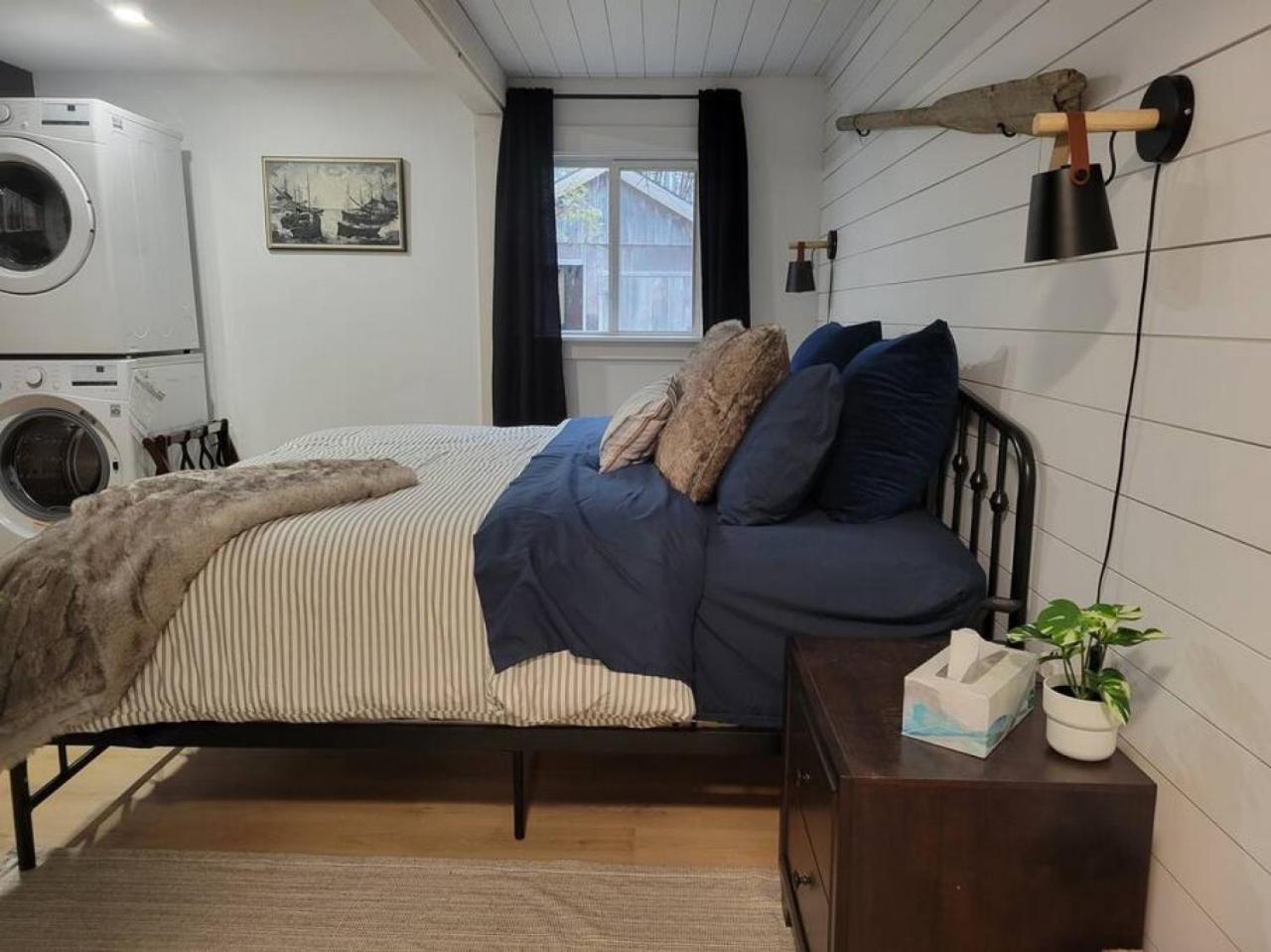 The Old Kettle Cabin with Hot Tub