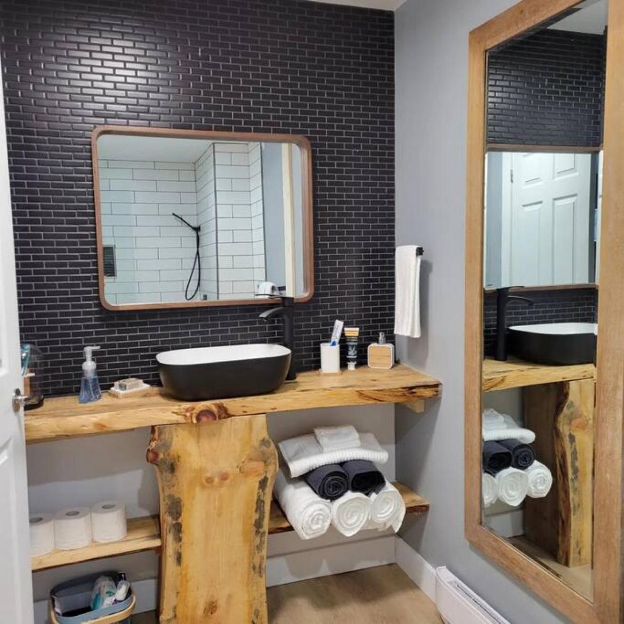 The Old Kettle Cabin with Hot Tub