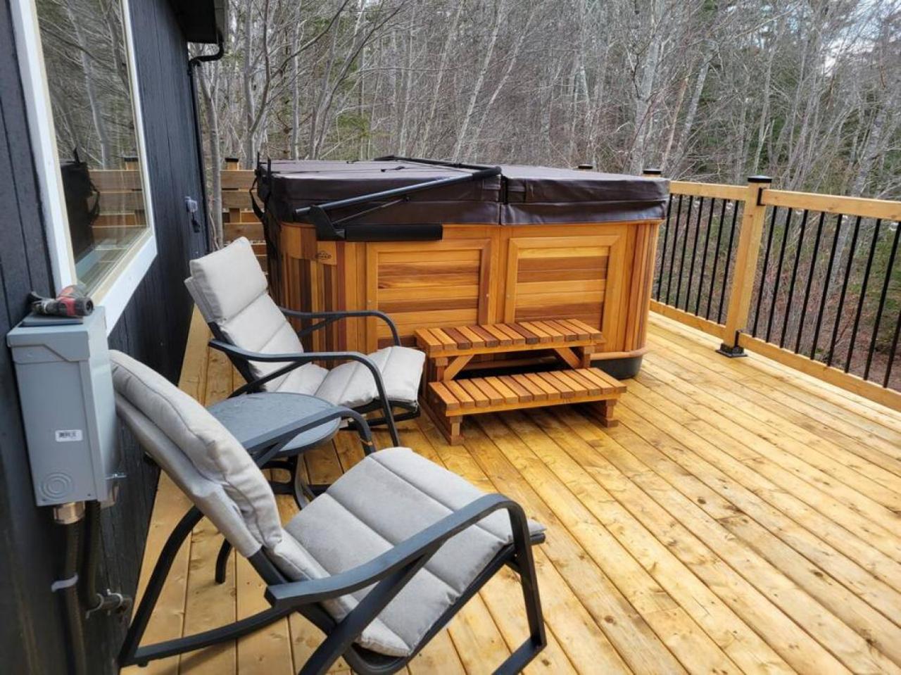 The Old Kettle Cabin with Hot Tub