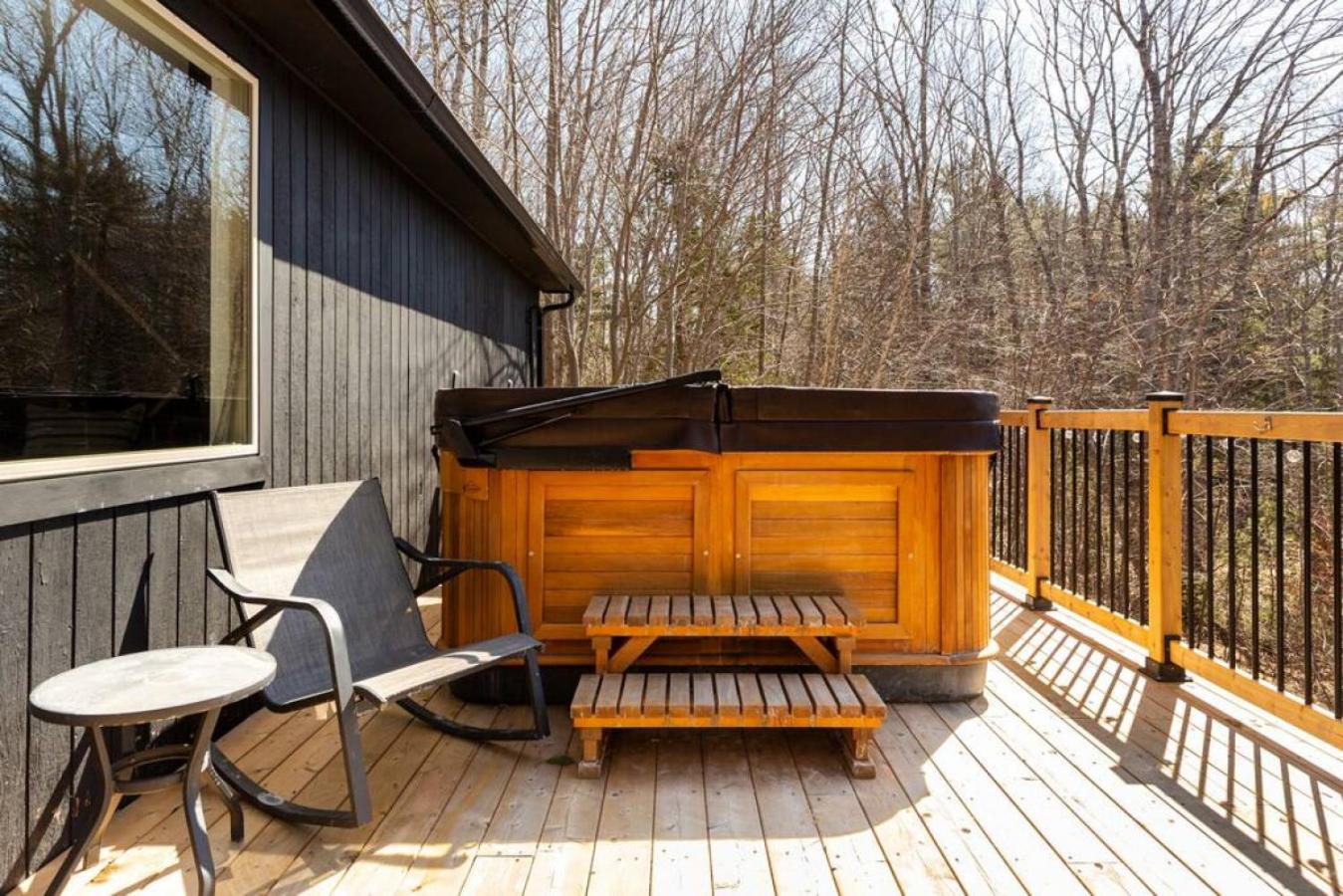 The Old Kettle Cabin with Hot Tub