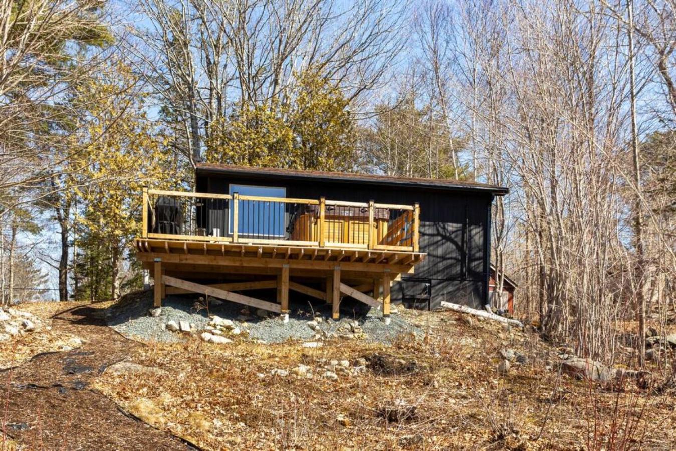 The Old Kettle Cabin with Hot Tub