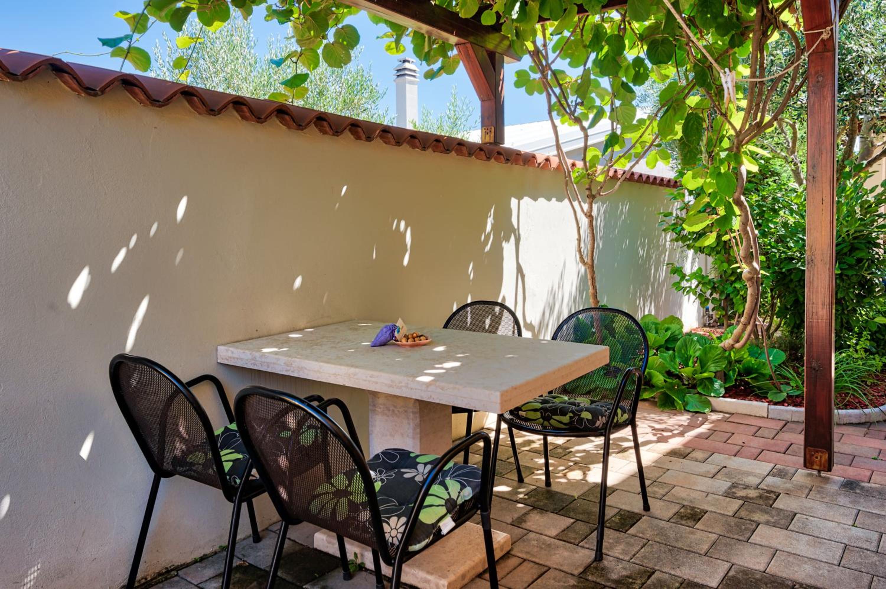 Teuta Apartments - a beach and a sea view