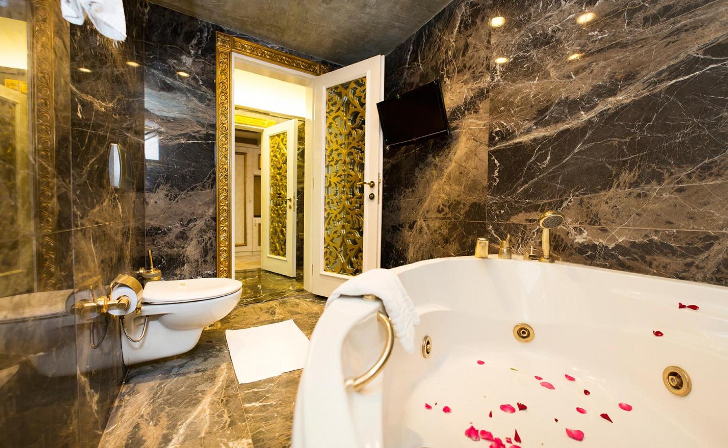 Hotel Buyuk Hamit becomes Buyuk Hamit Otel. - Image 5