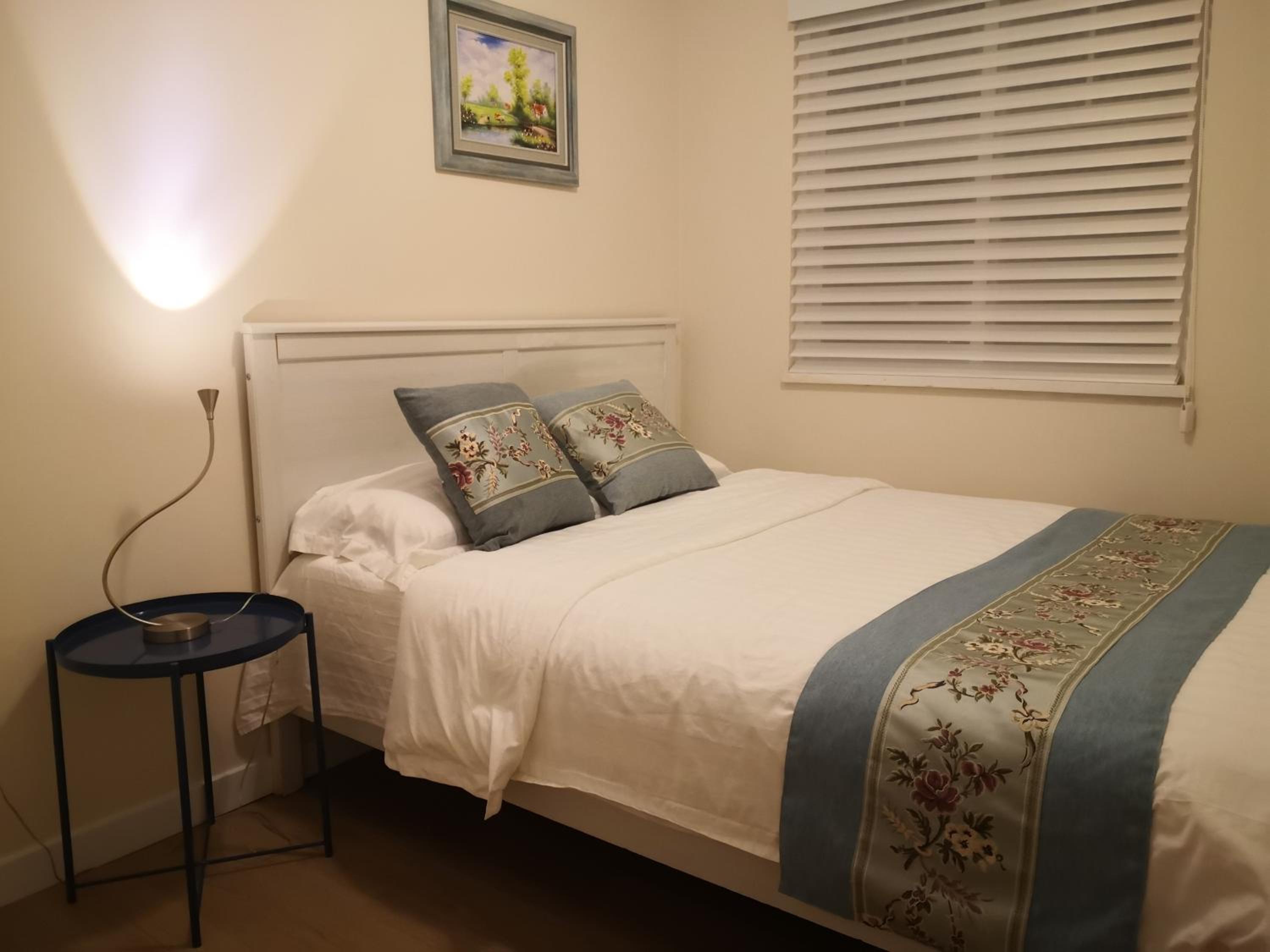 Coquitlam center, 2 bedroom suite, walking to skytrain