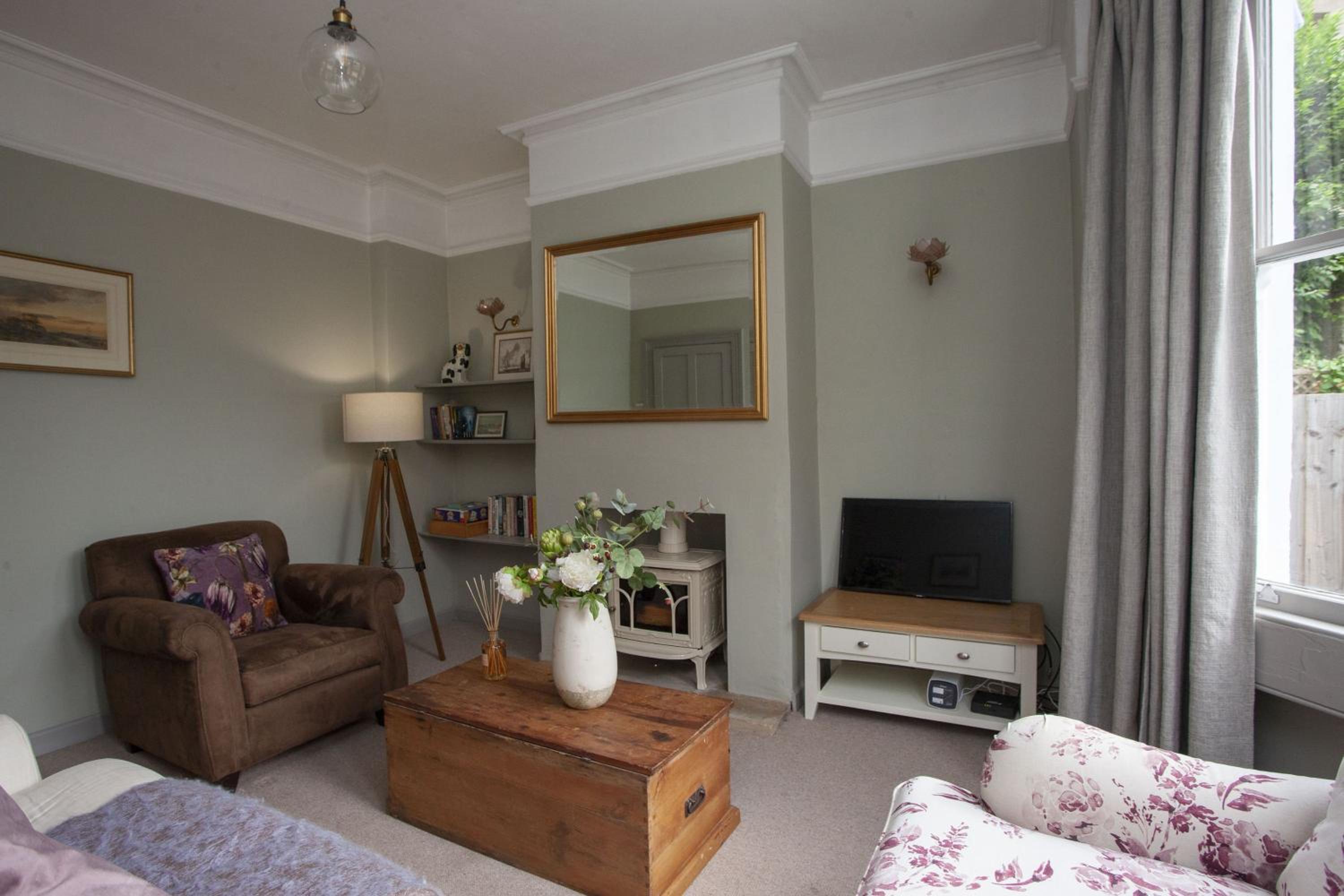 Artisan Cottage - Bath view 2
