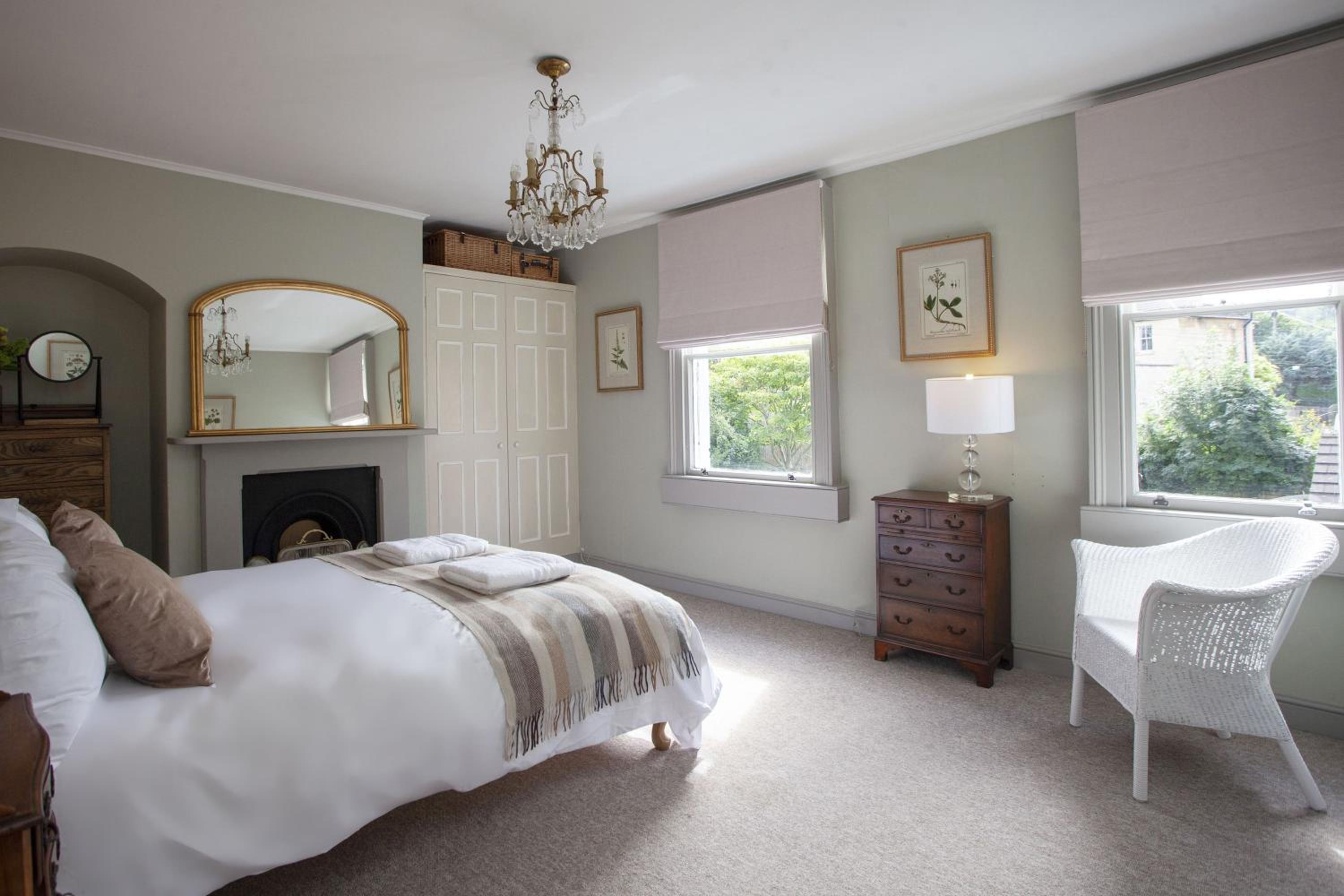 Artisan Cottage - Bath view 3