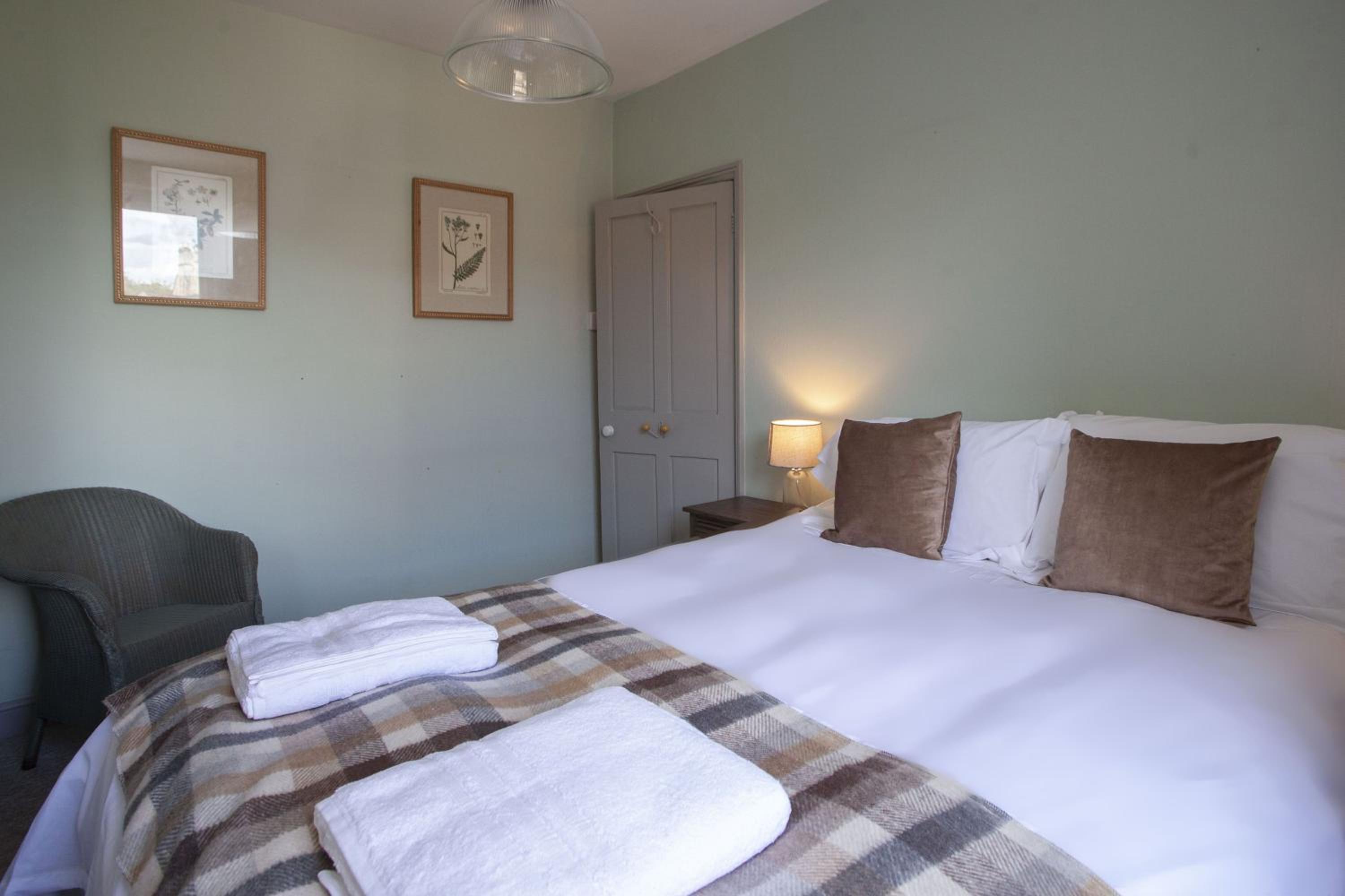 Artisan Cottage - Bath view 5