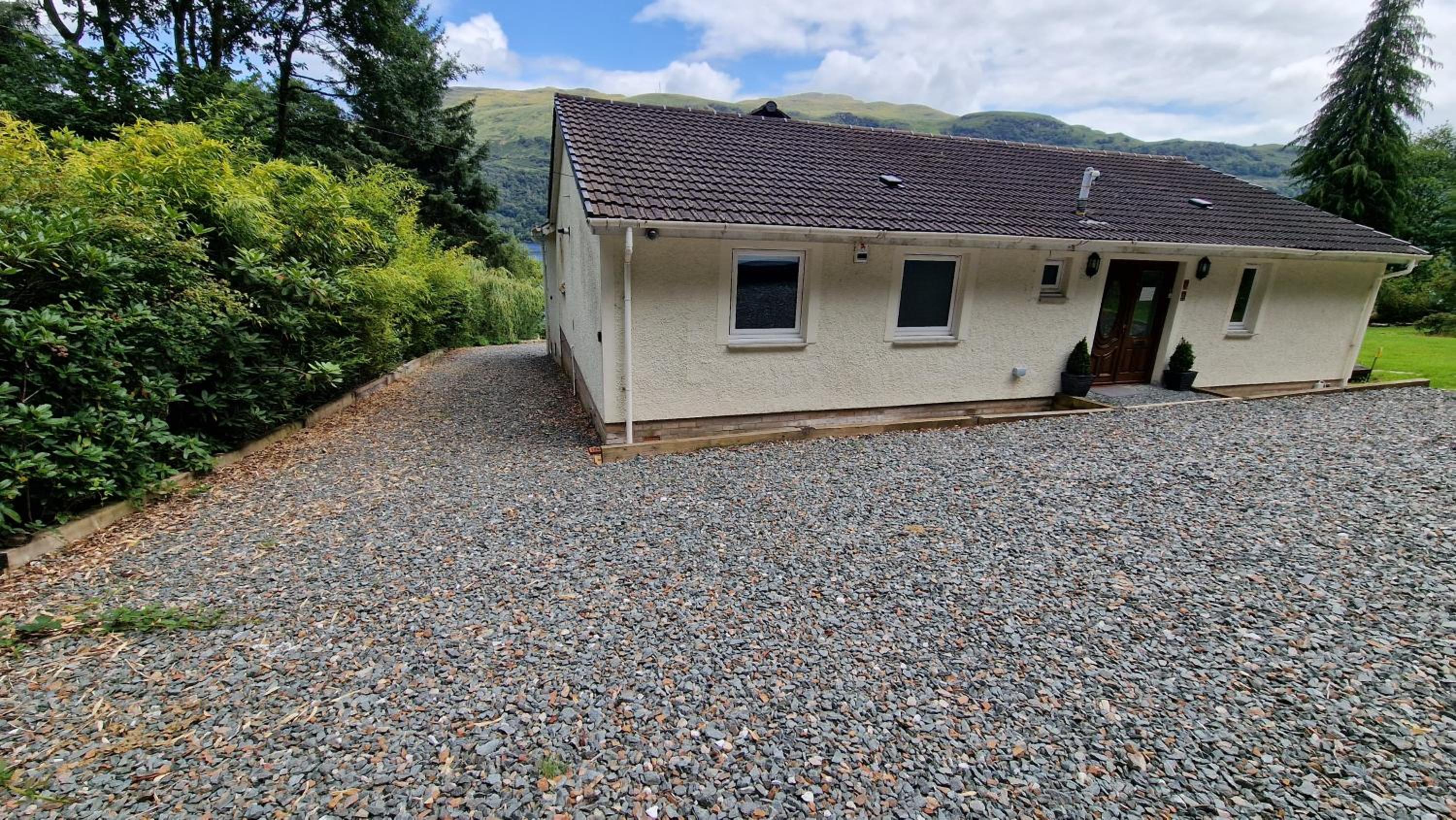 WATERSIDE 3 BED COTTAGE, HOT TUB, SAUNA, PVT BEACH view 5