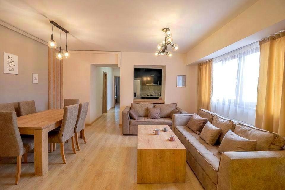 Stylish 2Bedroom + 2 Batroom Apartment , Amazing Location, City Center, by Opera