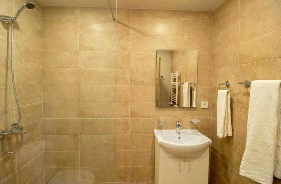 Stylish 2Bedroom + 2 Batroom Apartment , Amazing Location, City Center, by Opera
