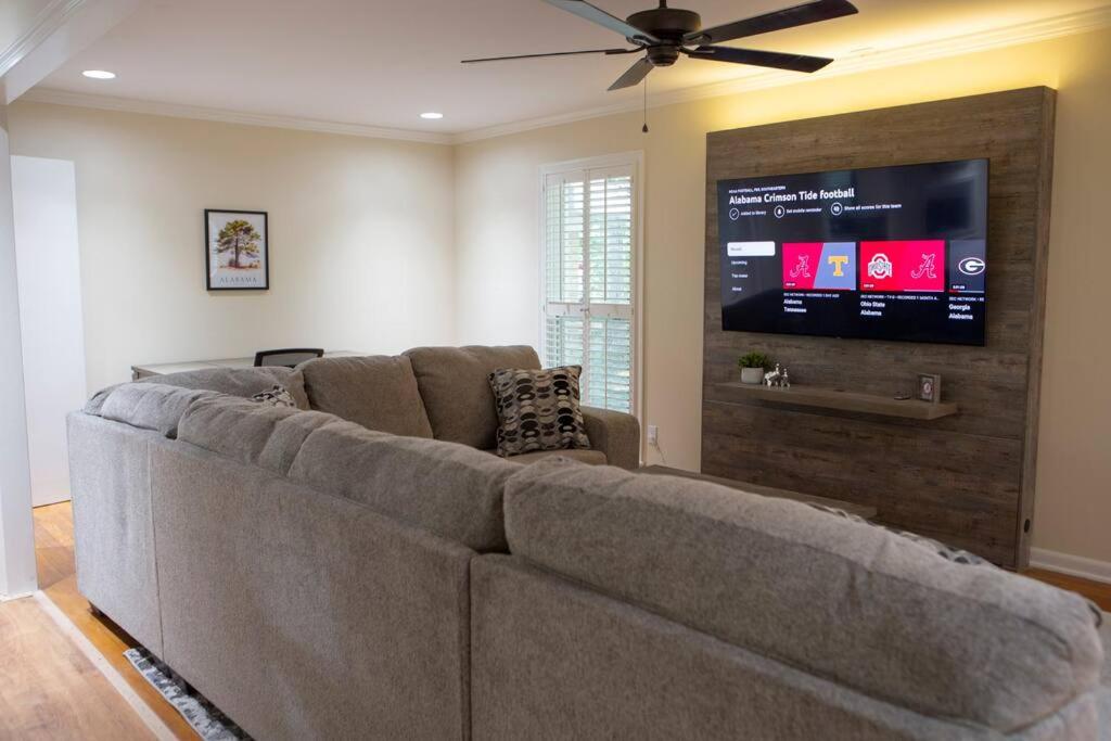Alabama University Events, 5 bdrm Home with Lake Access, Community Pool, Tennis, Pavilion, sleeps 14, 5 mil to Bryant-Denny Stadium view 5