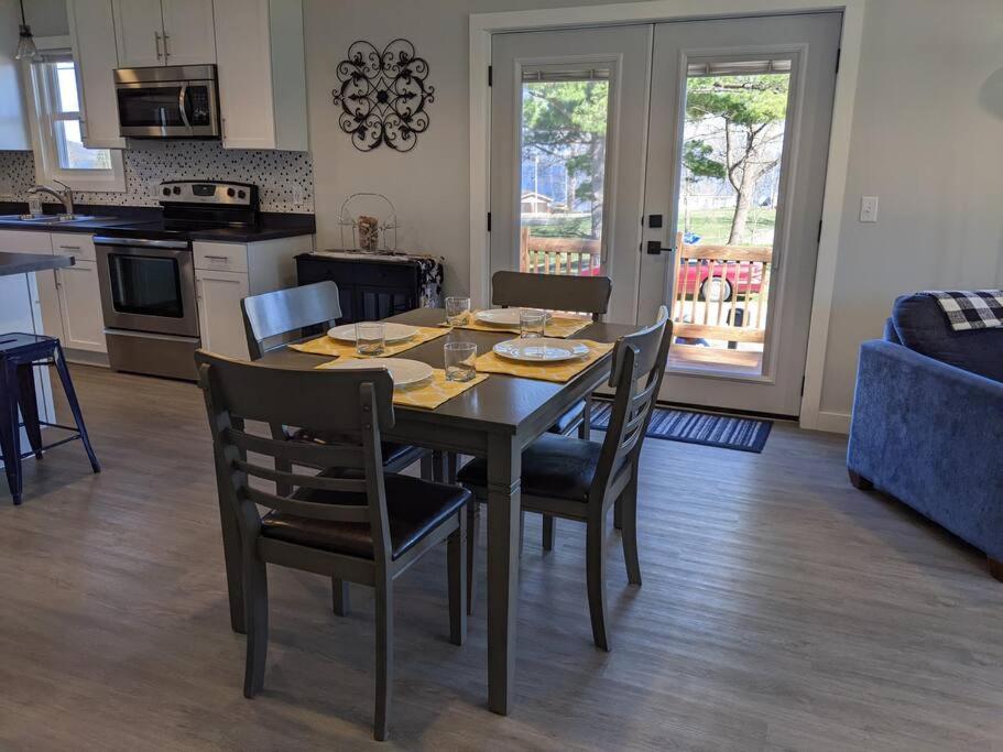 Renovated 2bed-1bath home, Lake WI, Ferry, Devil's Lake! - Property Image 30