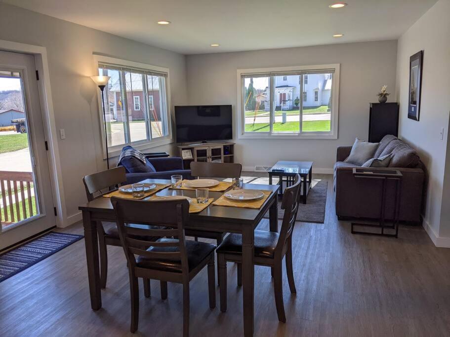 Renovated 2bed-1bath home, Lake WI, Ferry, Devil's Lake! - Property Image 27