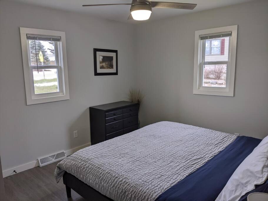 Renovated 2bed-1bath home, Lake WI, Ferry, Devil's Lake! - Property Image 22