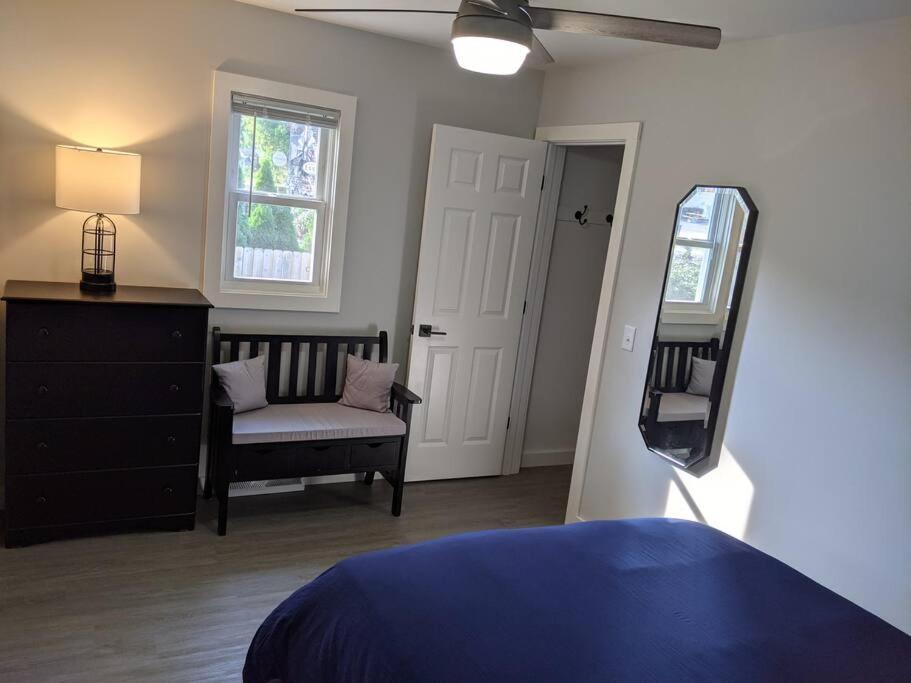 Renovated 2bed-1bath home, Lake WI, Ferry, Devil's Lake! - Property Image 2