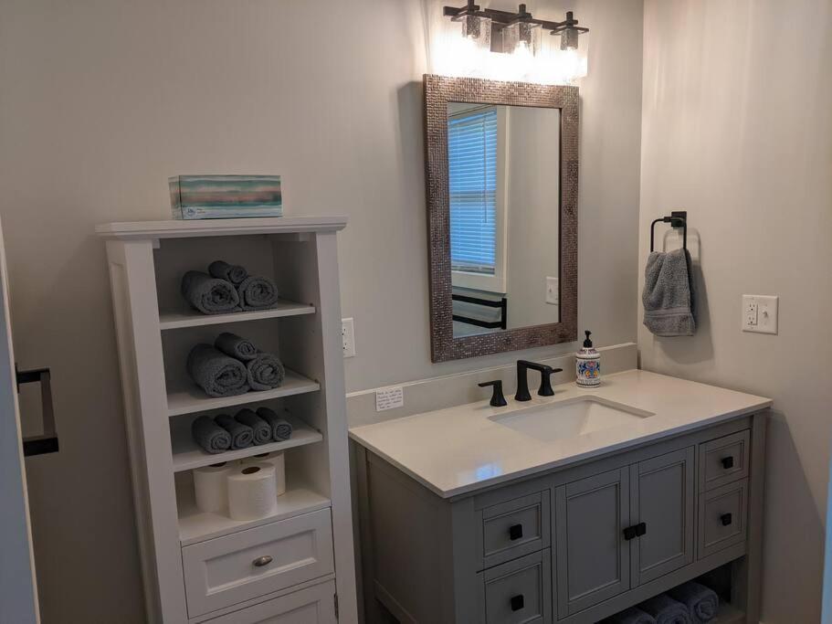 Renovated 2bed-1bath home, Lake WI, Ferry, Devil's Lake! - Property Image 20