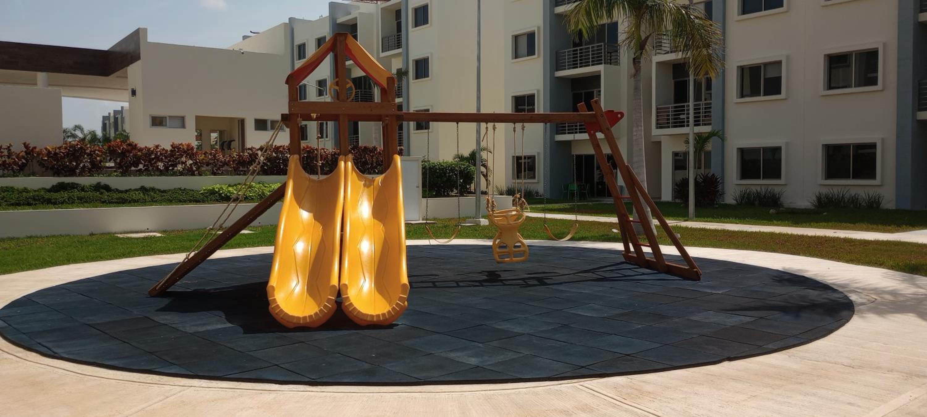 Excellent 2 bedroom condo with pool!