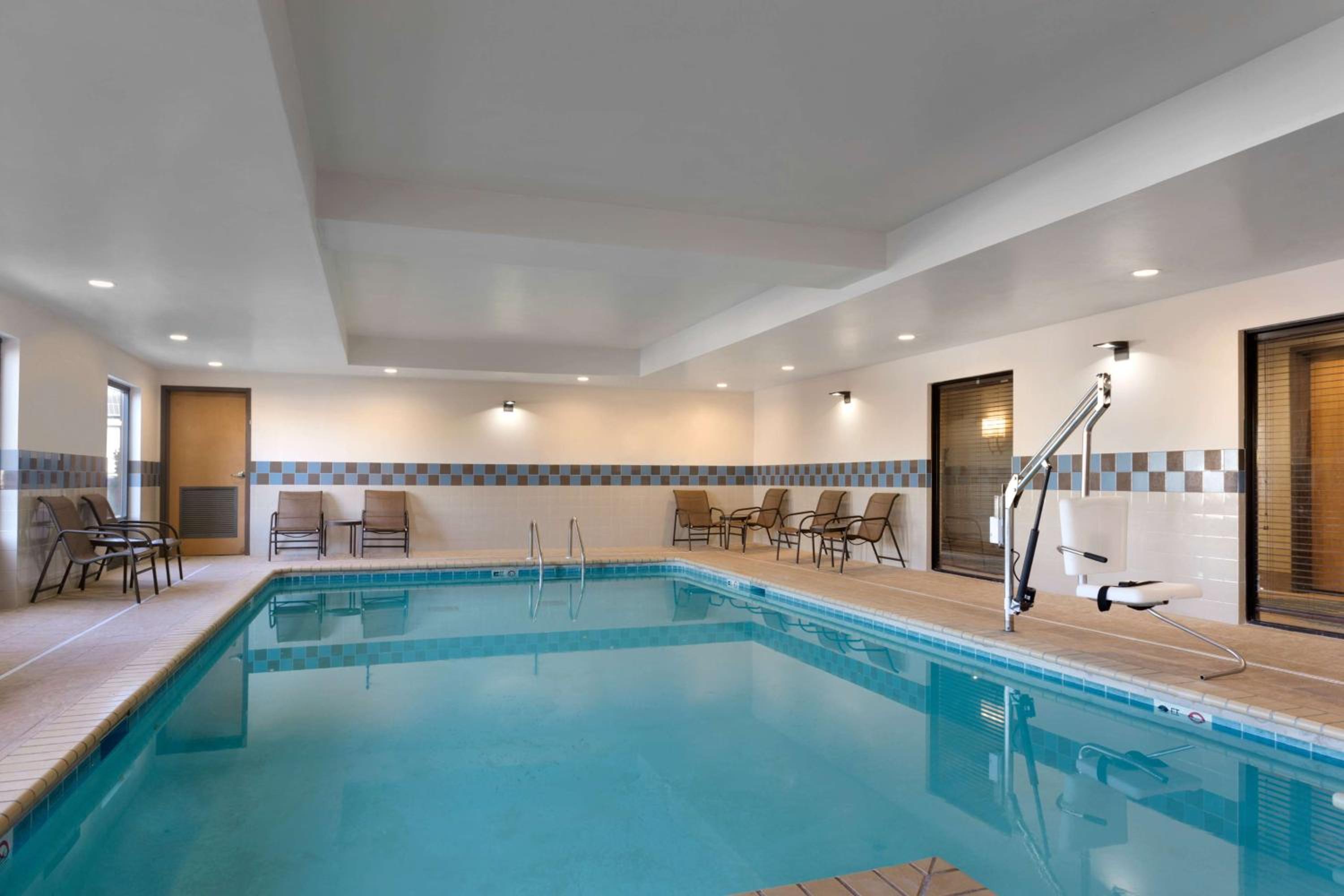 Birmingham Vacations - Hampton Inn  Suites Birmingham Airport Area - Property Image 22