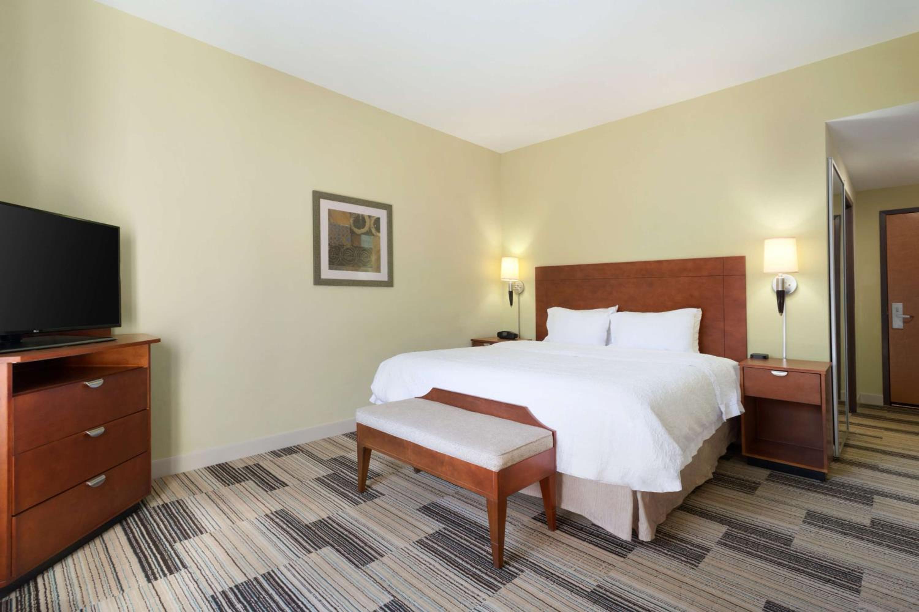 Birmingham Vacations - Hampton Inn  Suites Birmingham Airport Area - Property Image 11