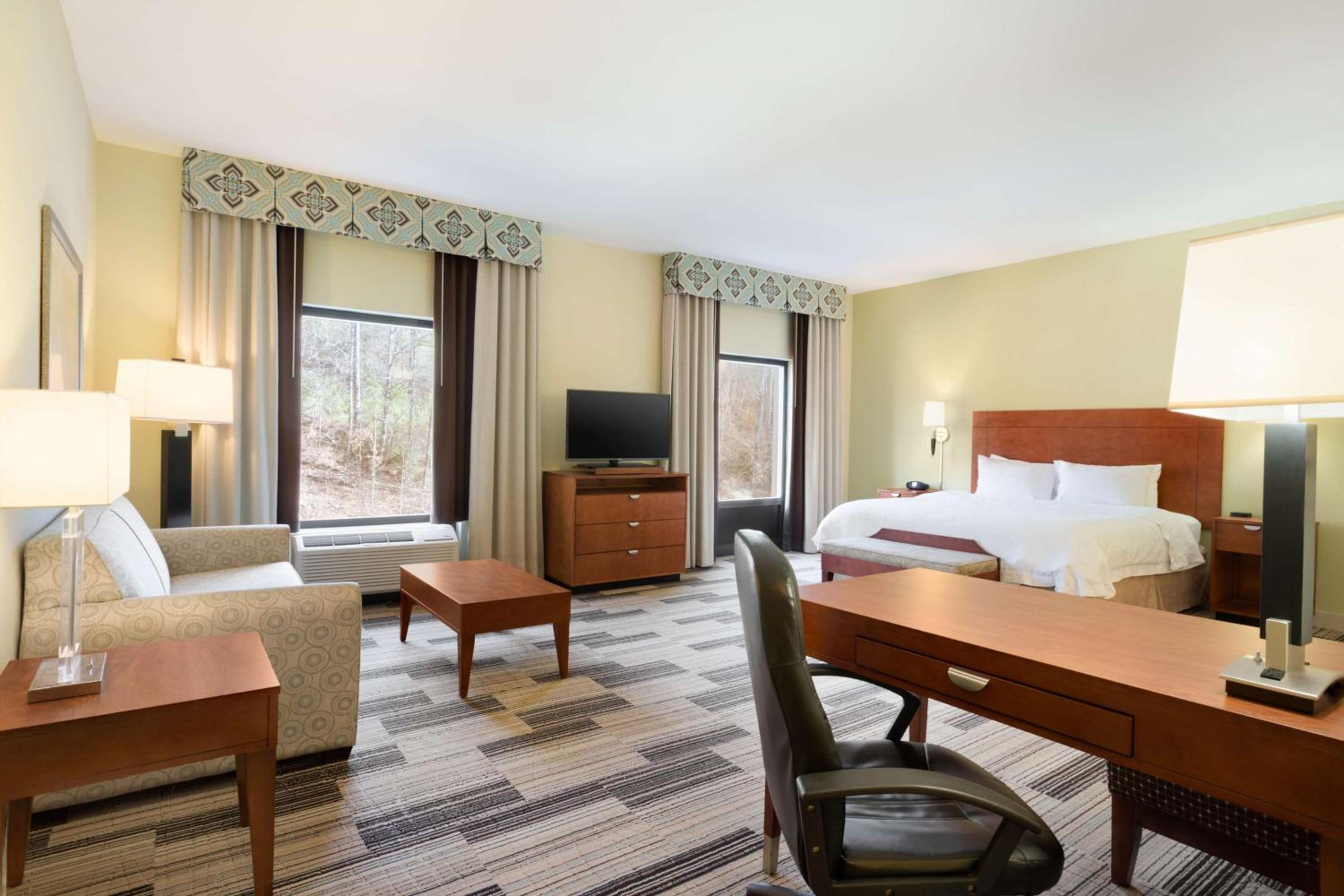 Birmingham Vacations - Hampton Inn  Suites Birmingham Airport Area - Property Image 9