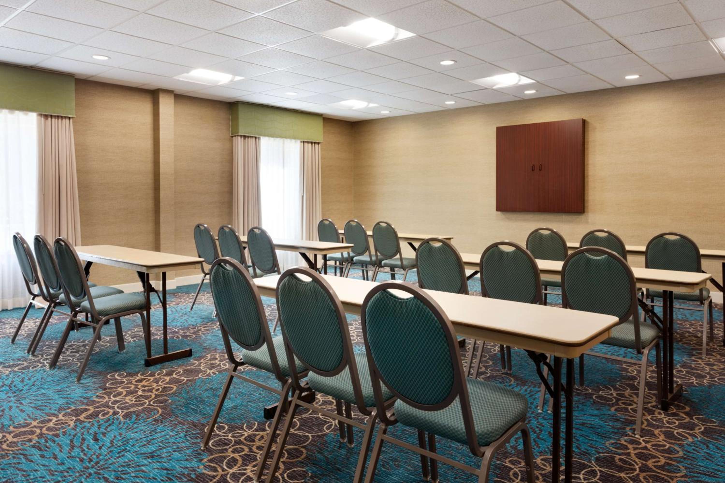 Birmingham Vacations - Hampton Inn  Suites Birmingham Airport Area - Property Image 3
