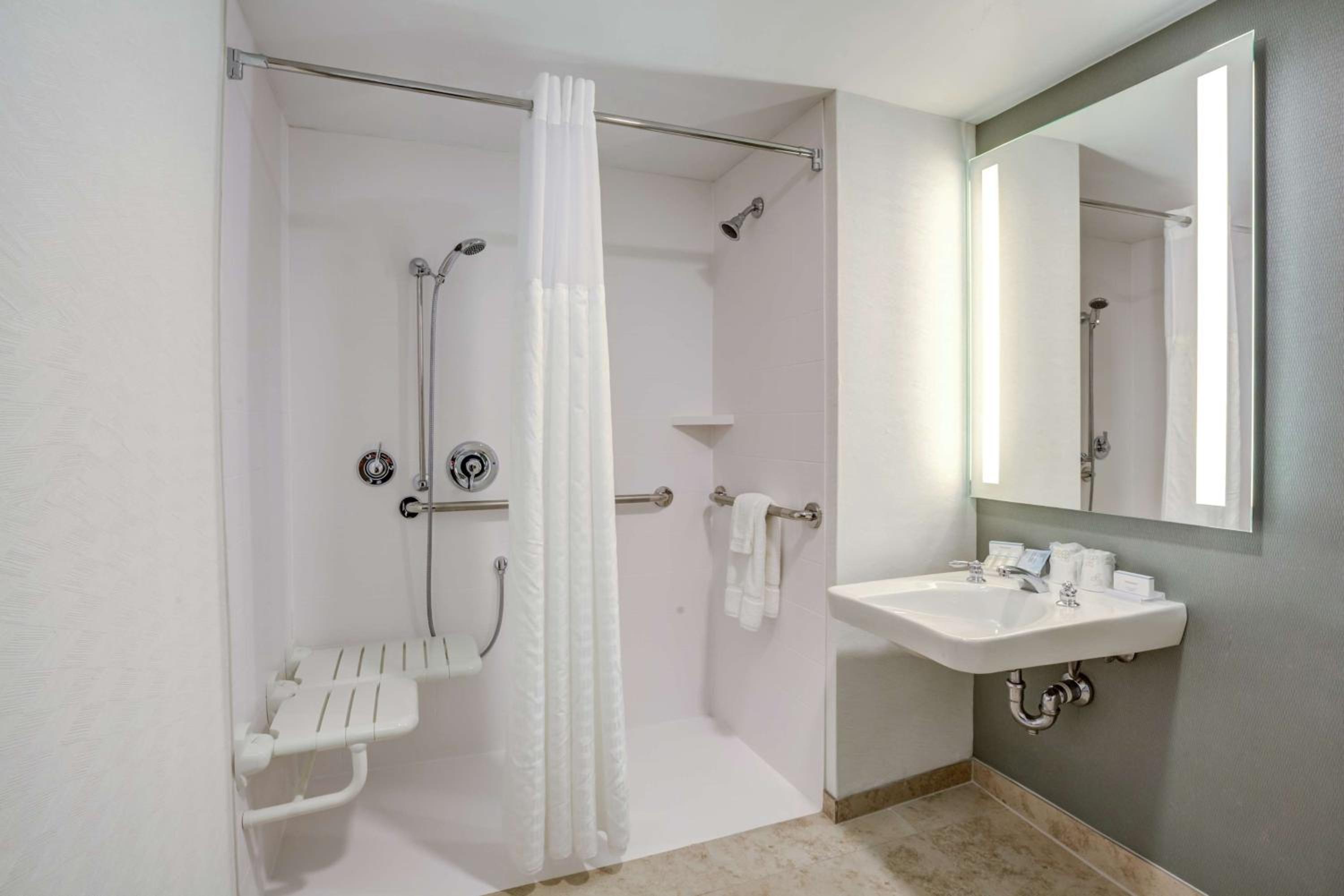 Hilton Garden Inn Boston Waltham - Property Image 4