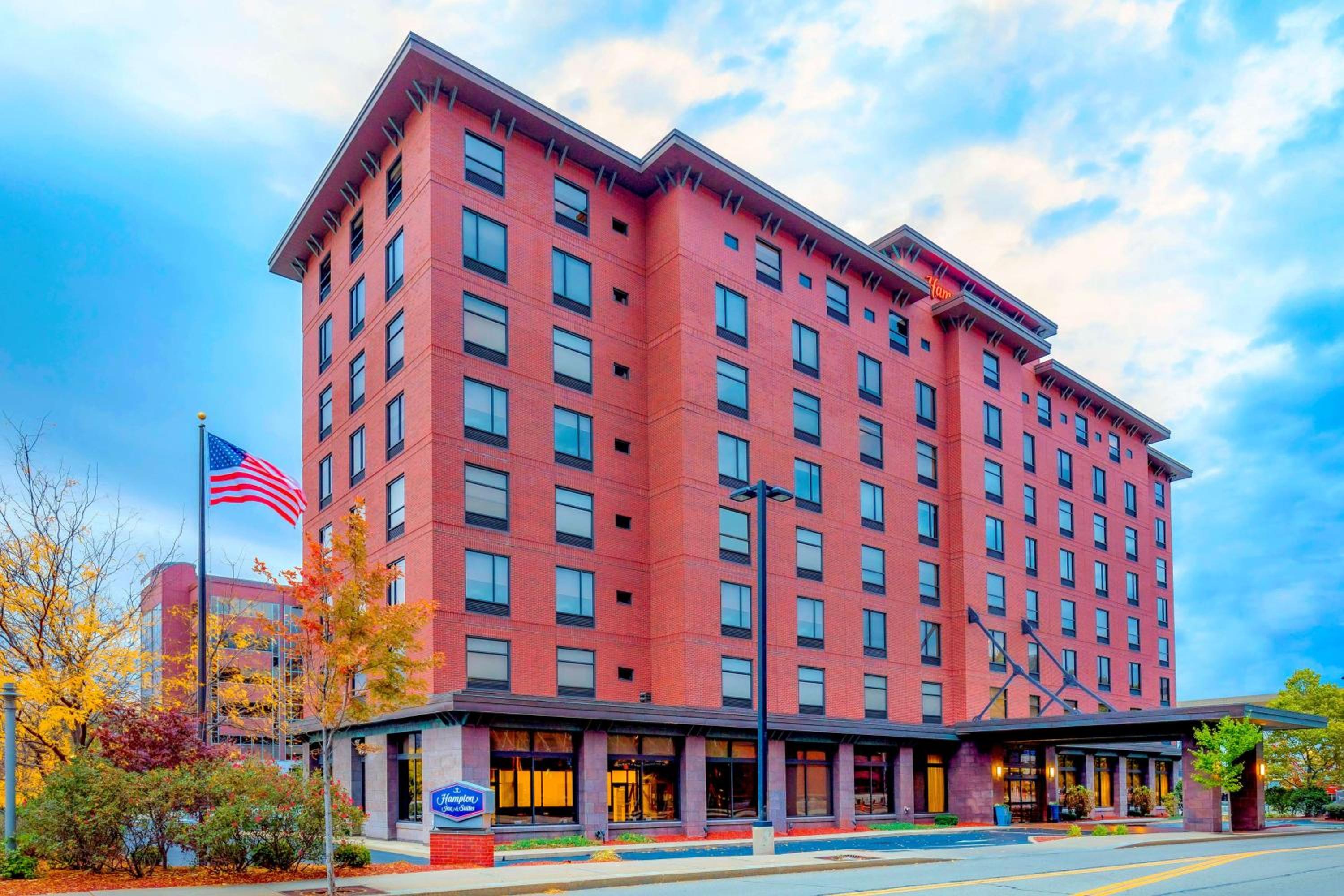 Hotel Hampton Inn & Suites Pittsburgh Downtown - Image 1