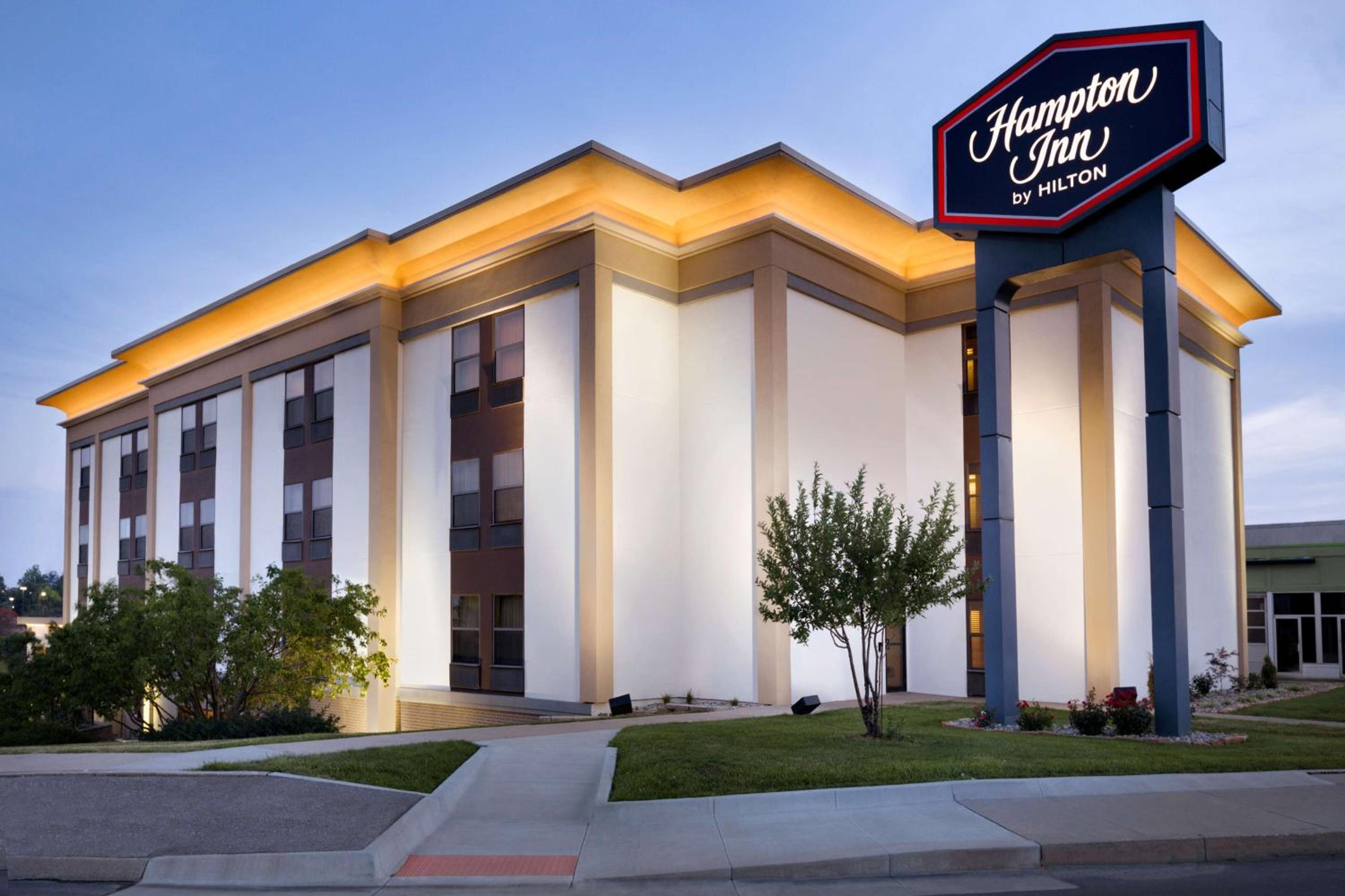 St Joseph Vacations - Hampton Inn St. Joseph - Property Image 1