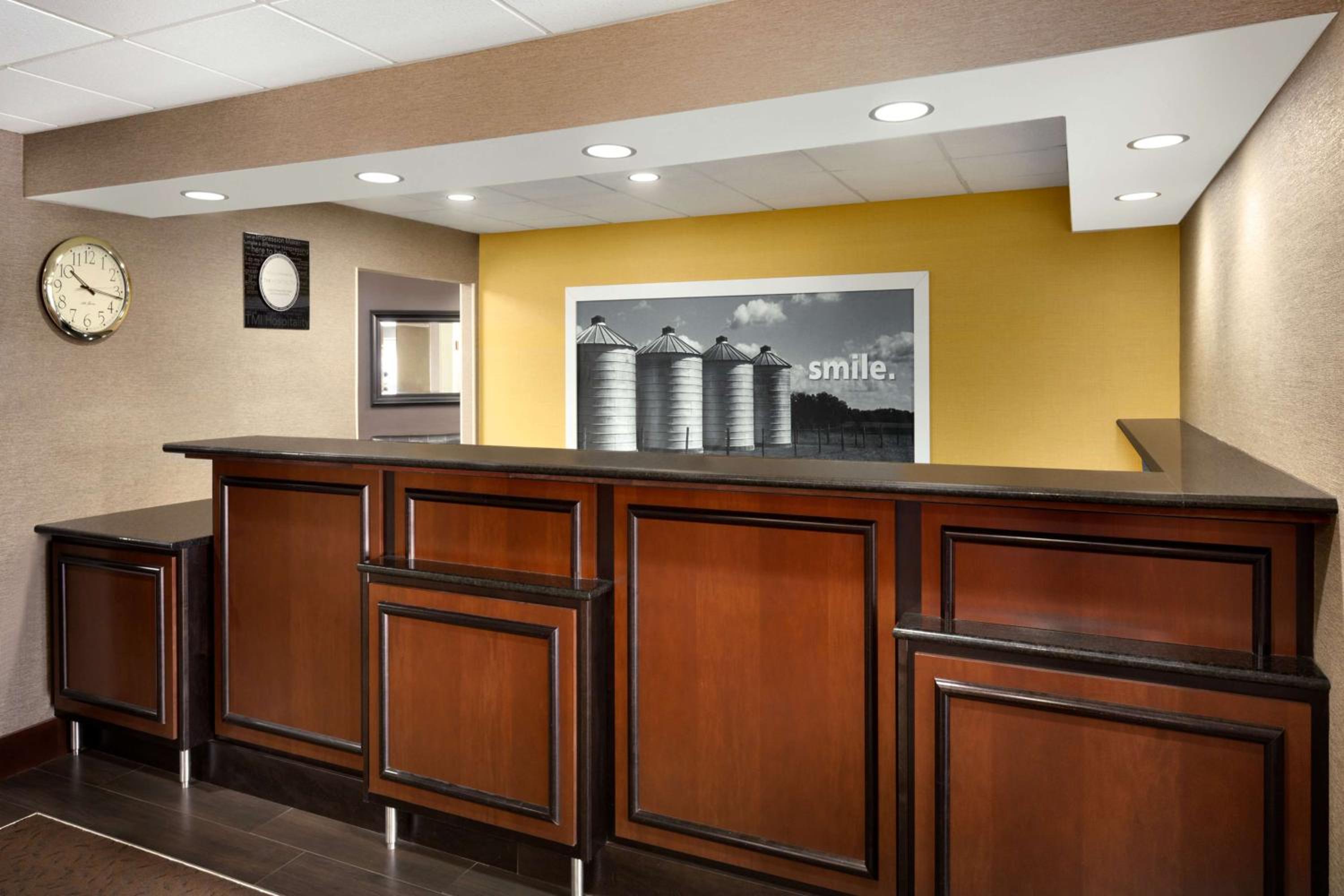 St Joseph Vacations - Hampton Inn St. Joseph - Property Image 2