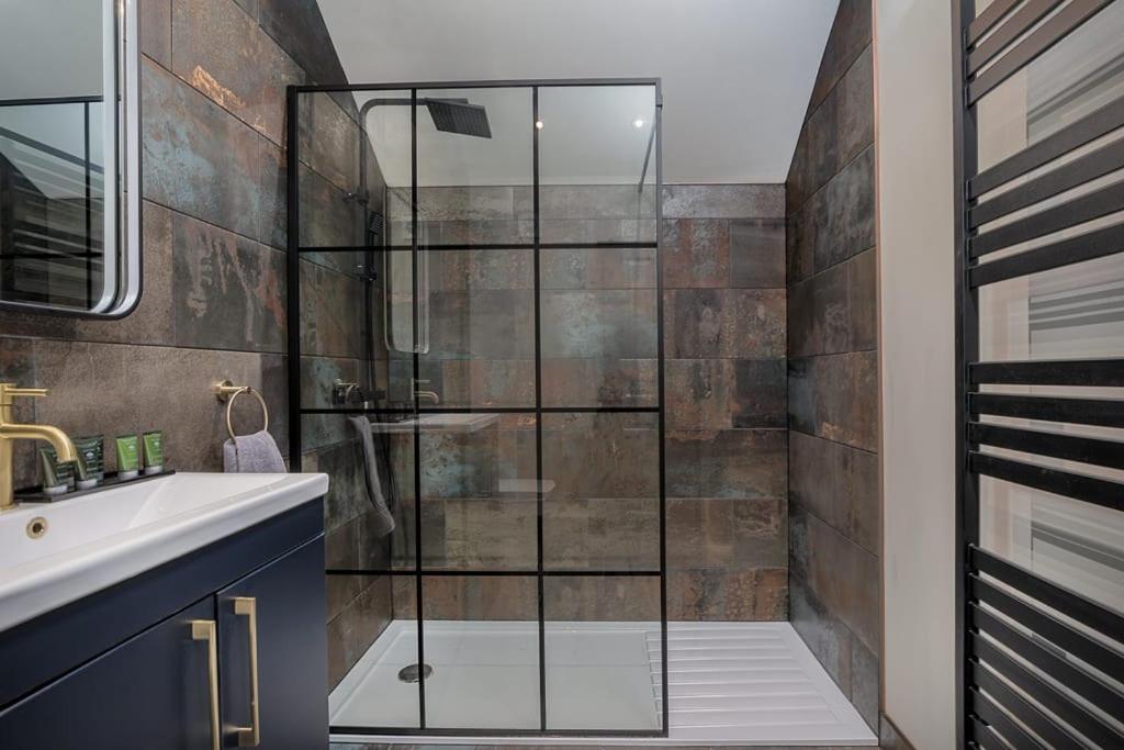 Paradise Square-Remodelled 18th Century Apartment view 3