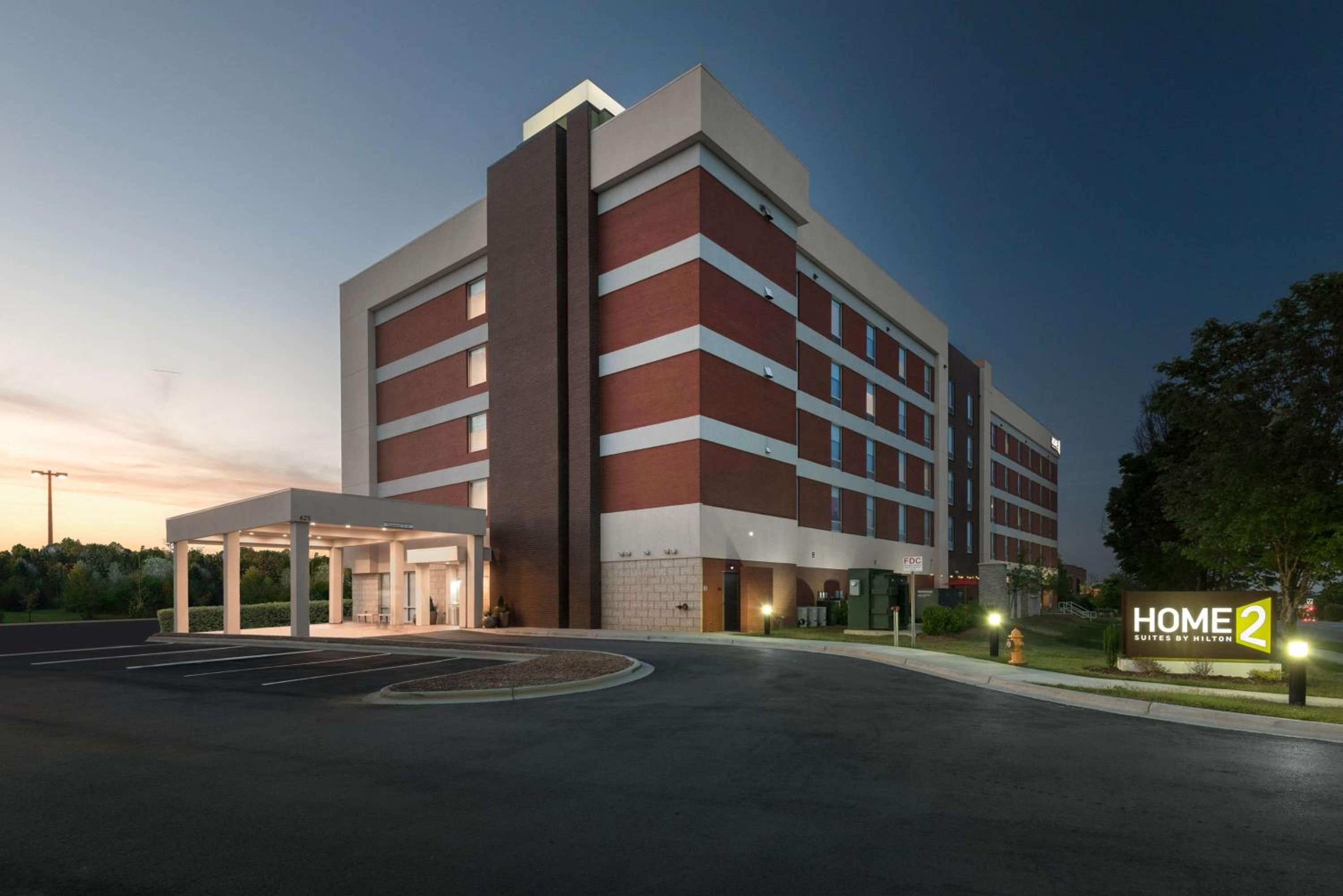 Hotel Home2 Suites by Hilton Charlotte University Research Park - Image 1